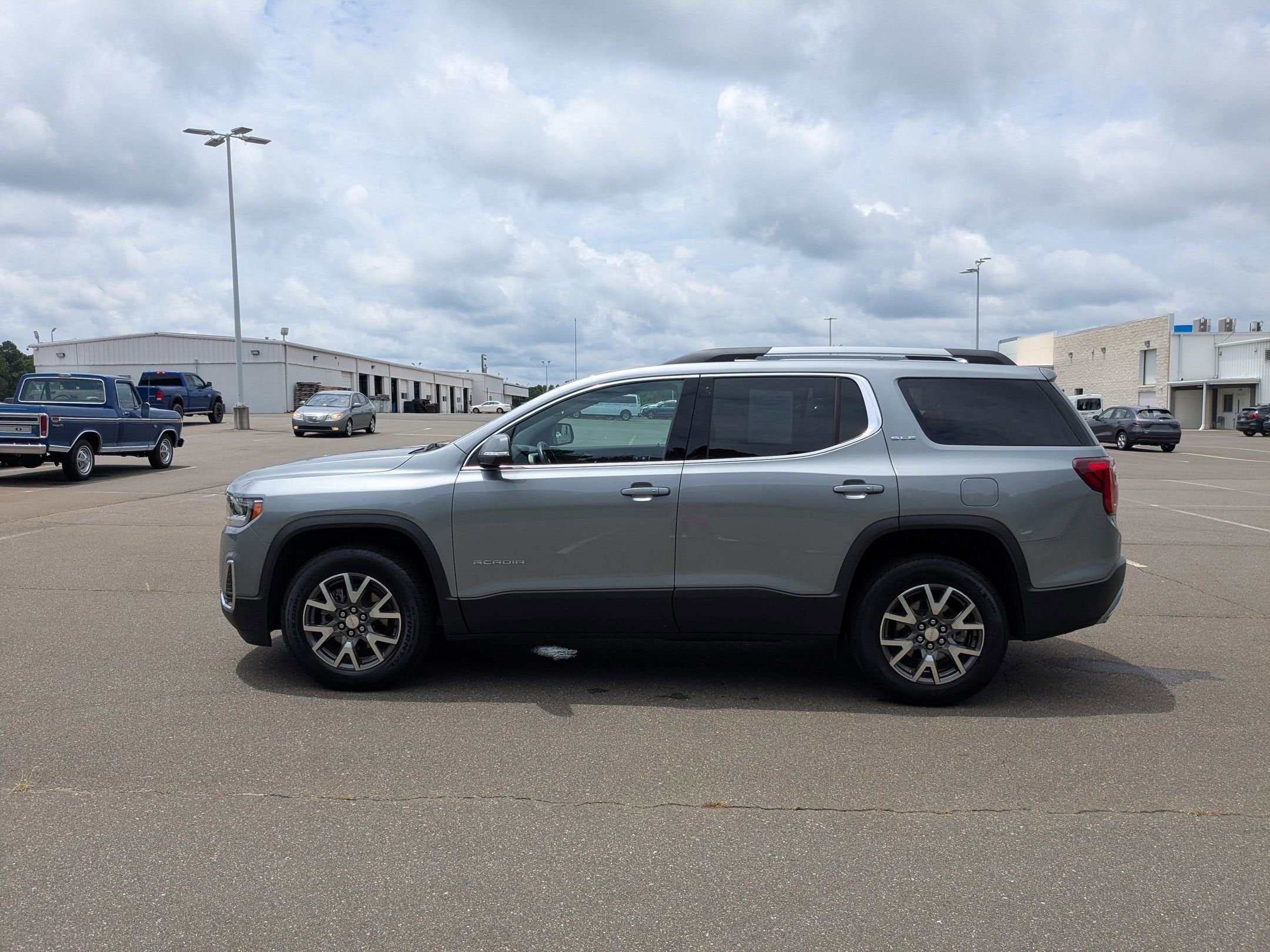 2023 GMC Acadia SLE