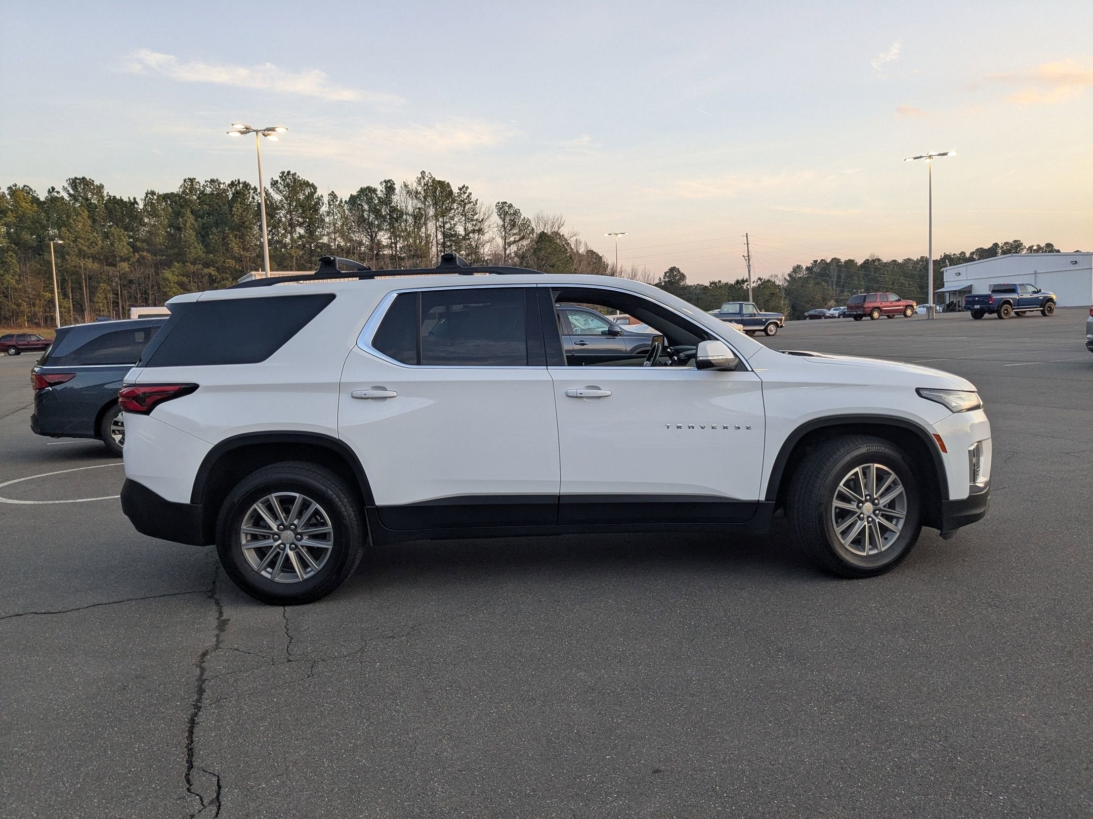 2022 Chevrolet Traverse LT Leather