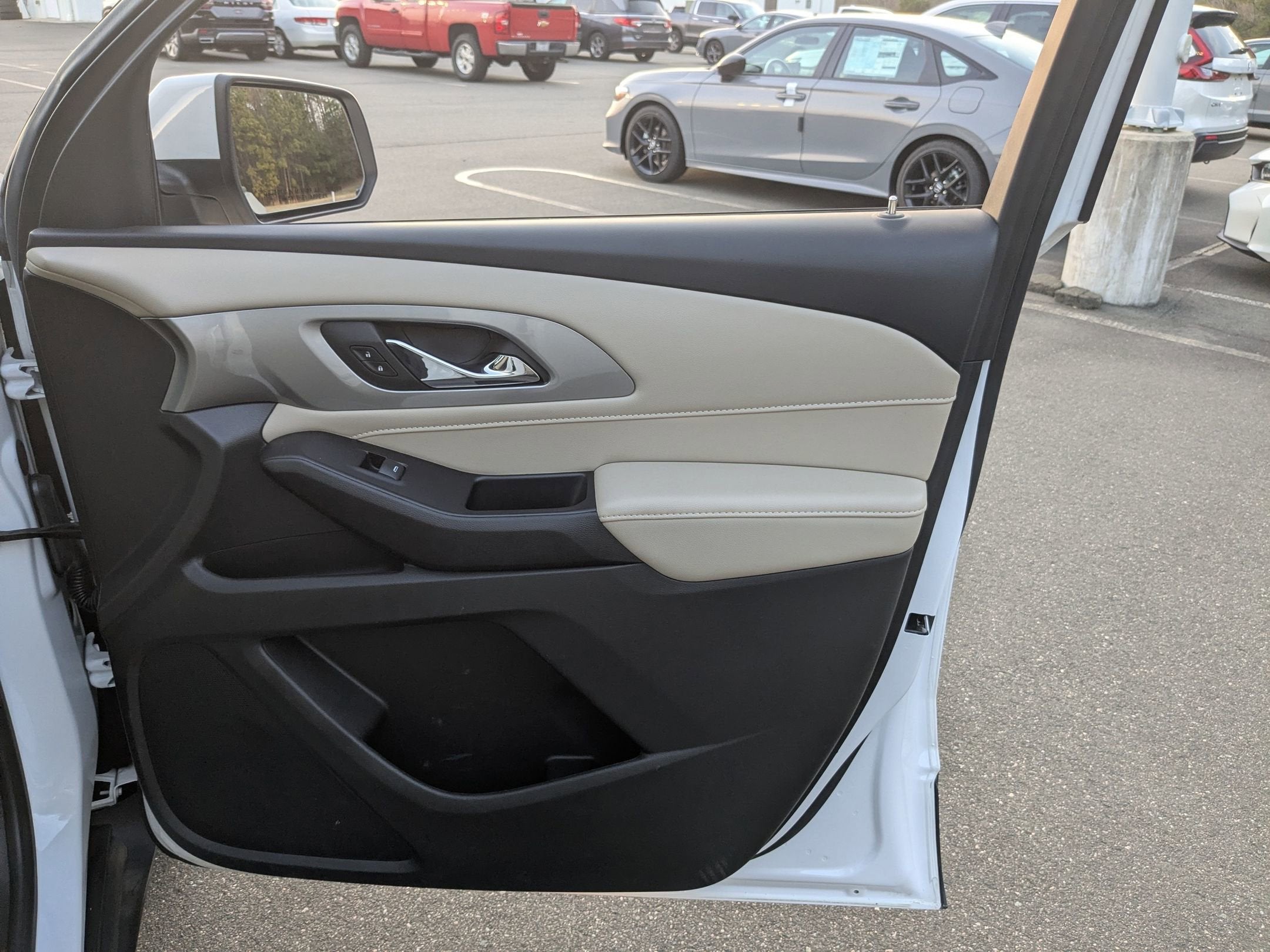 2022 Chevrolet Traverse LT Leather