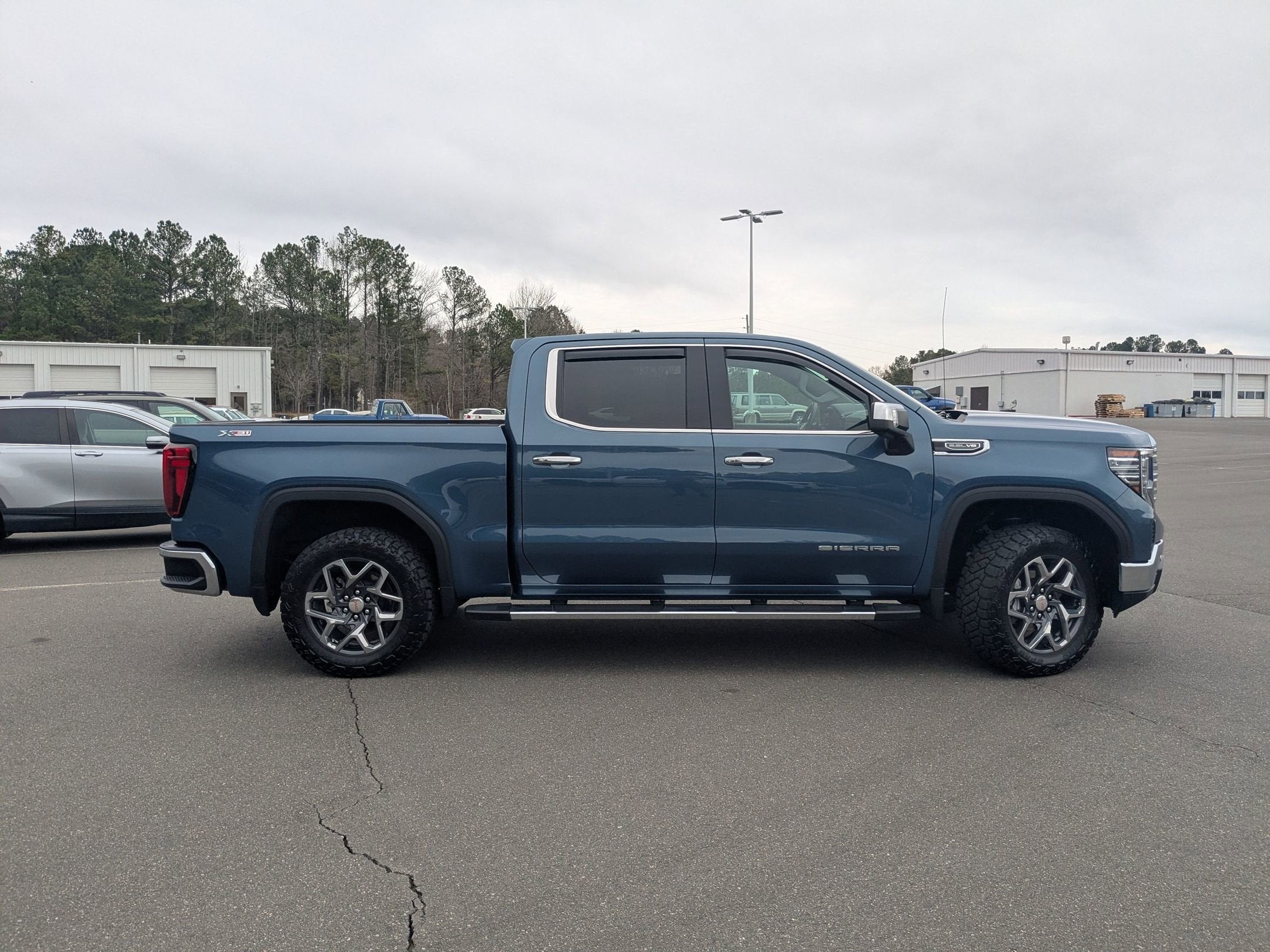 2024 GMC Sierra 1500 SLT