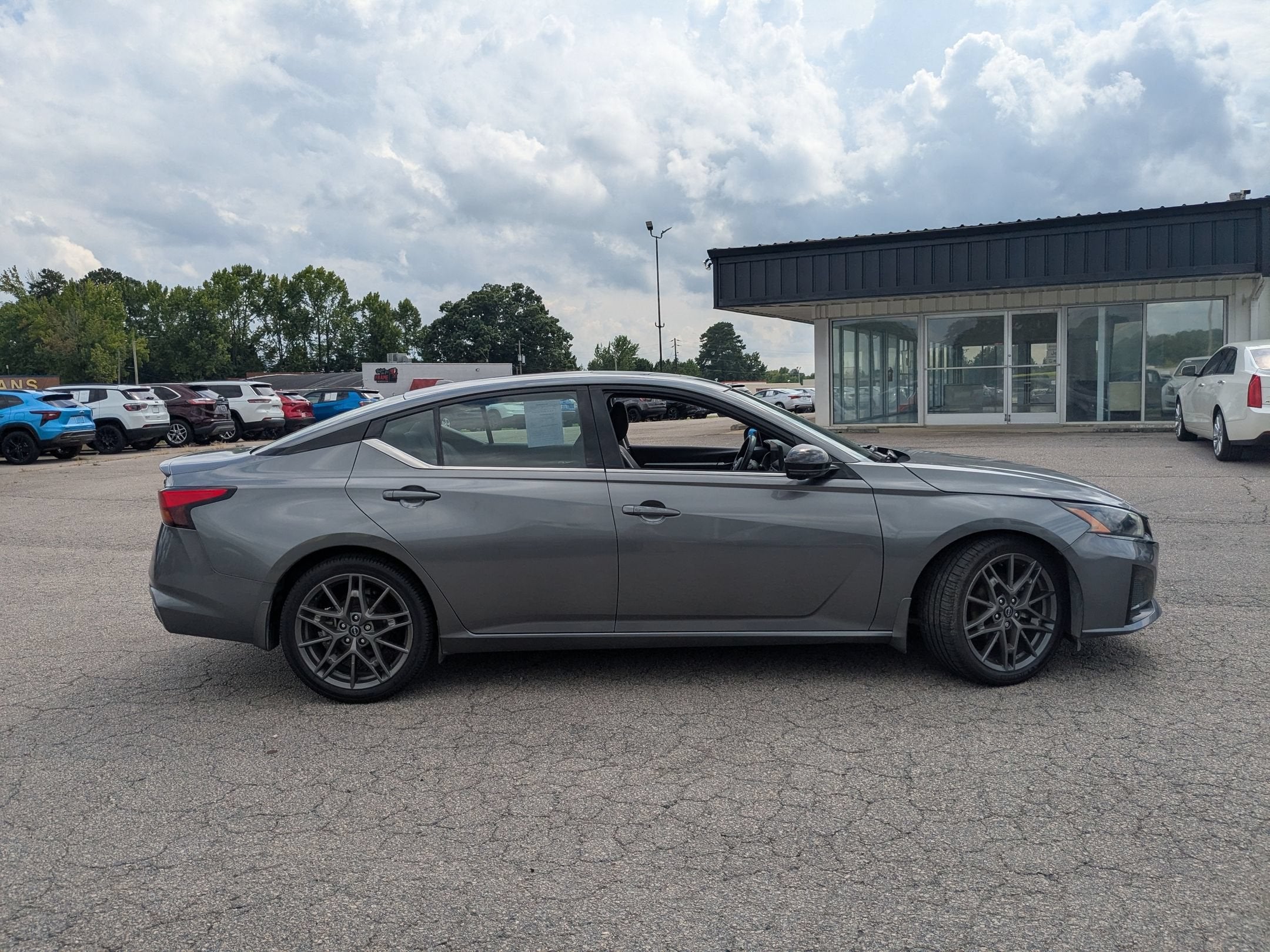 2023 Nissan Altima SR VC-Turbo FWD