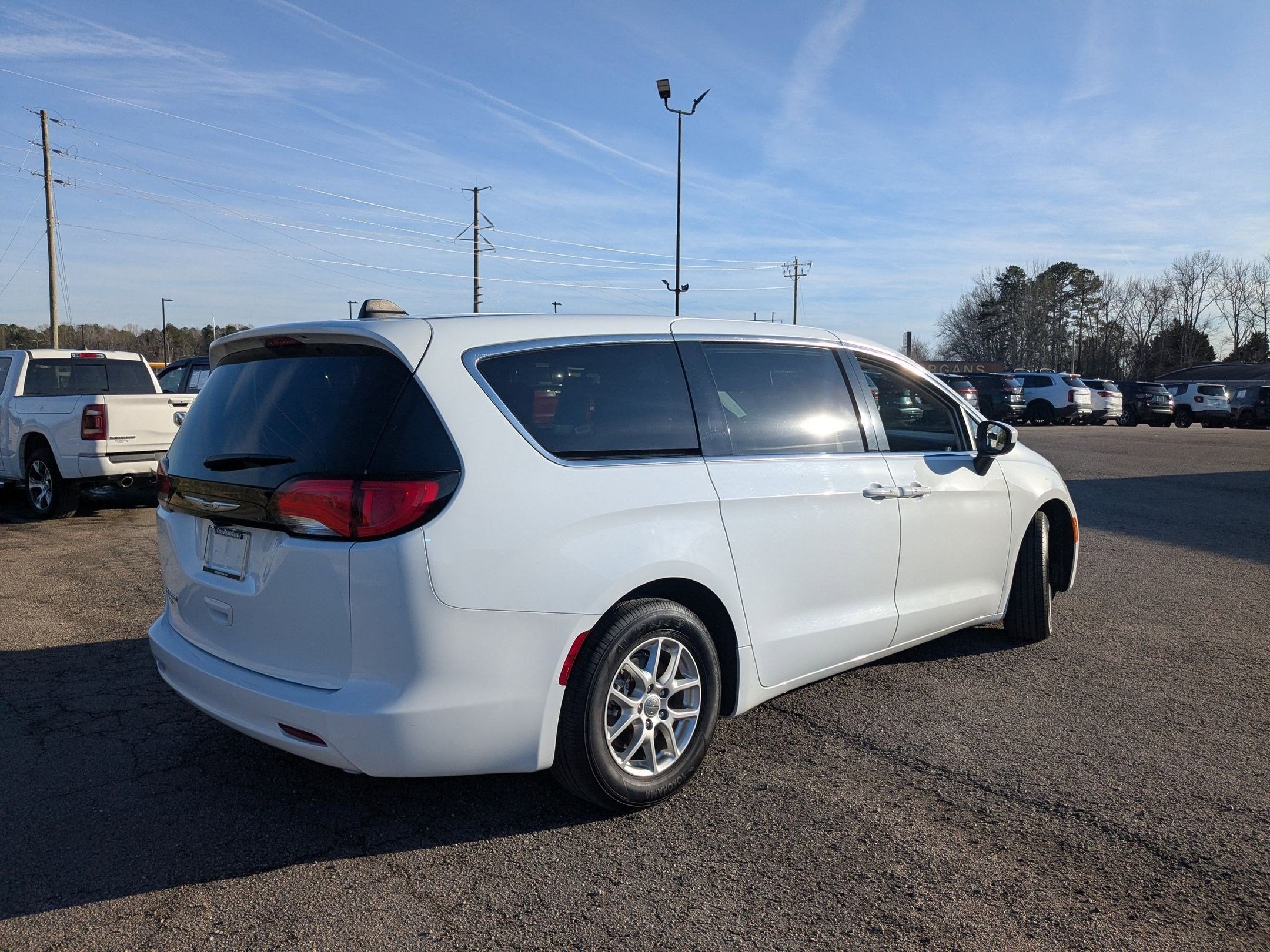 2023 Chrysler Voyager LX