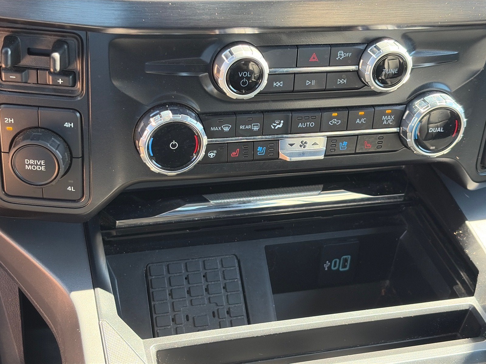 2026 Ford Super Duty F-450 DRW Lariat DRW