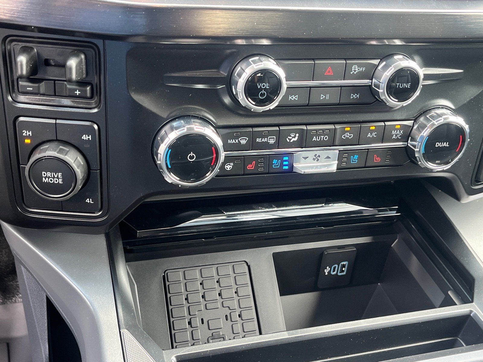 2026 Ford Super Duty F-350 DRW LARIAT