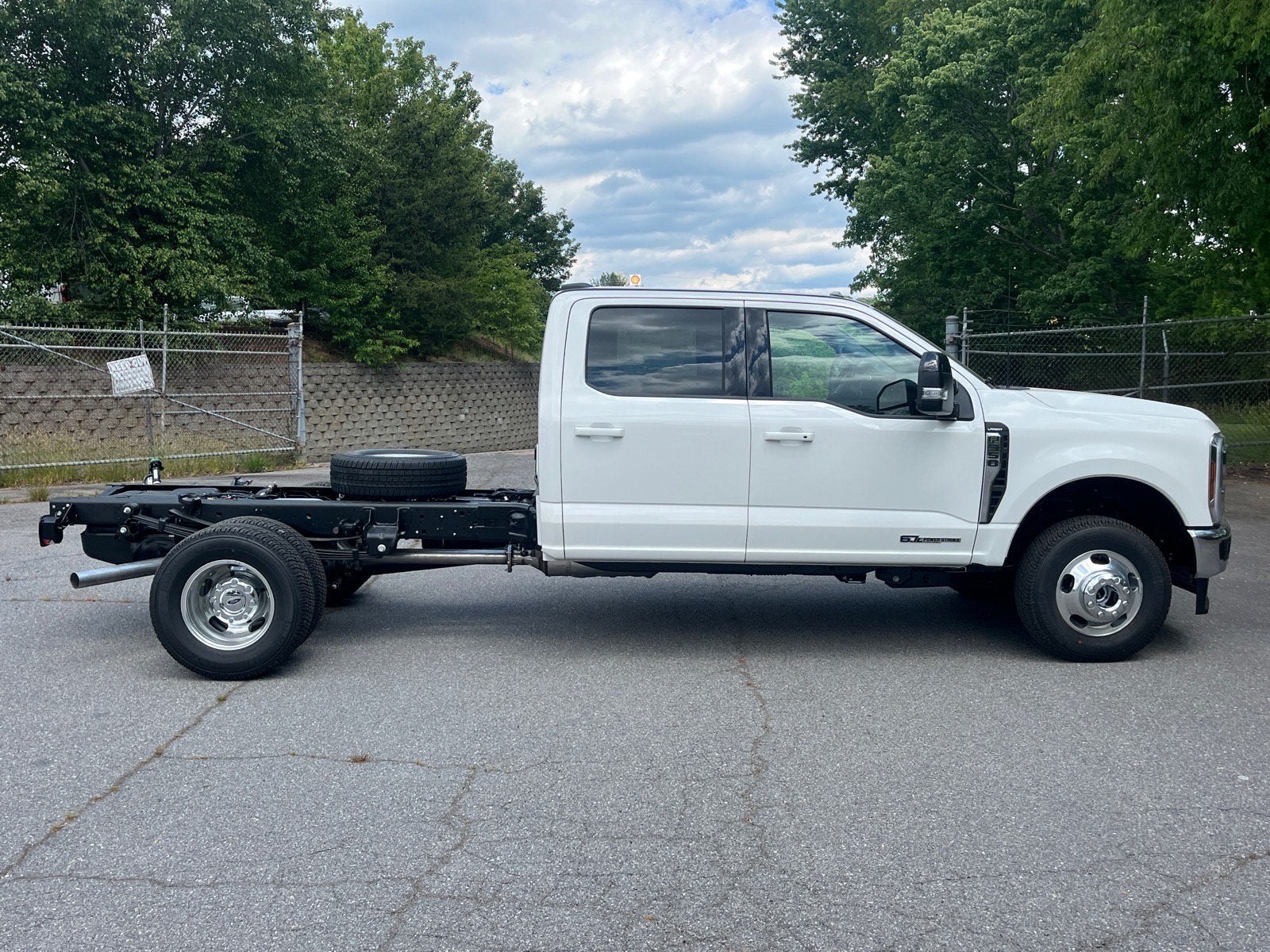 2026 Ford Super Duty F-350 DRW LARIAT