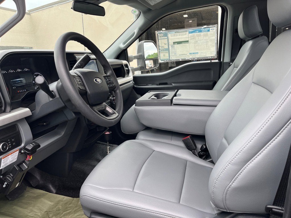 2025 Ford Super Duty F-600 DRW XL