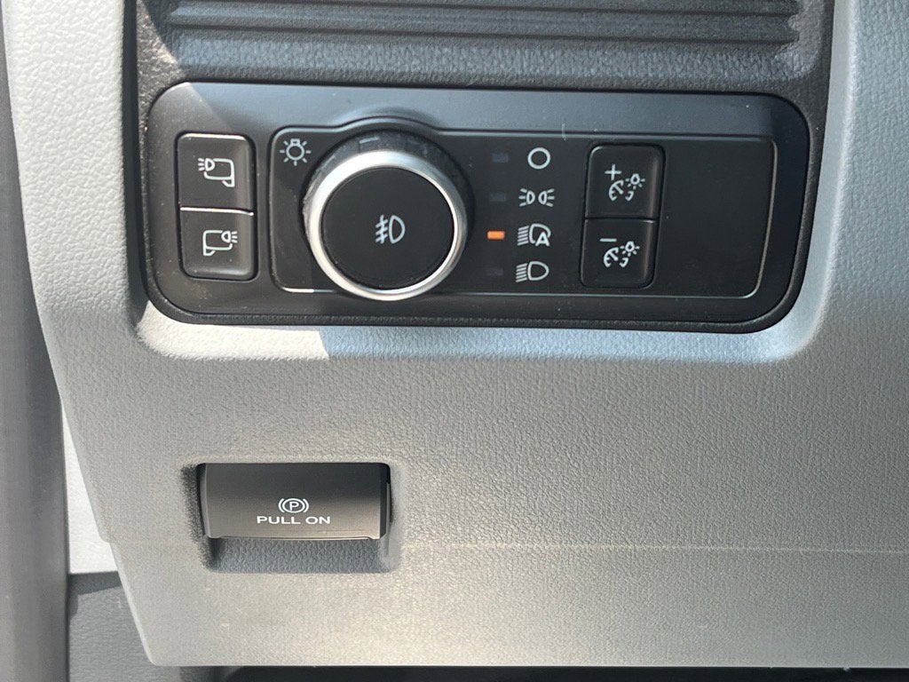 2025 Ford Super Duty F-600 DRW XLT