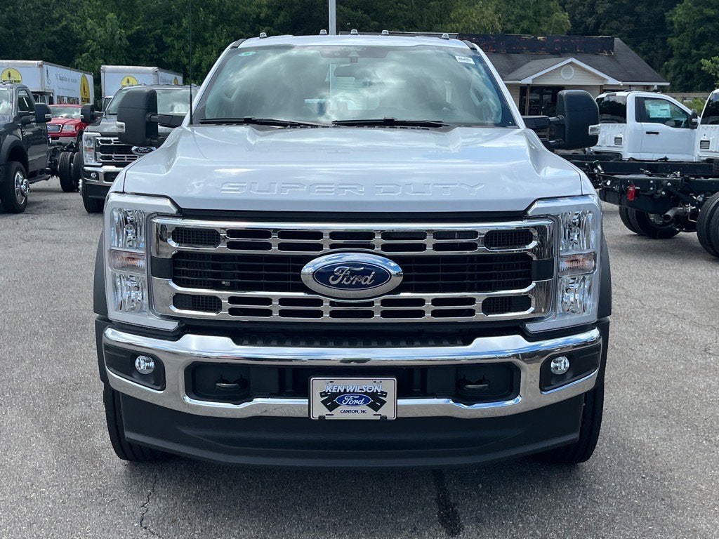 2025 Ford Super Duty F-600 DRW XL