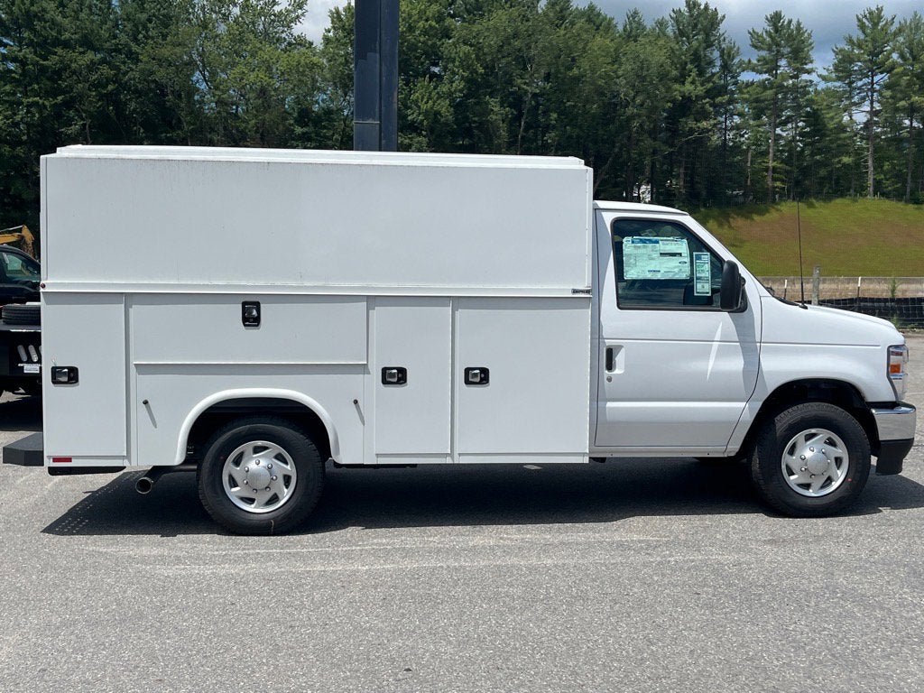 2025 Ford E-Series Cutaway Base Cutaway