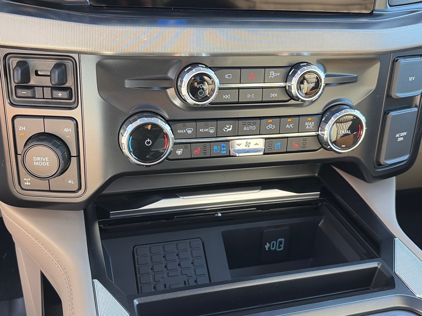 2027 Ford Super Duty F-250 SRW Platinum