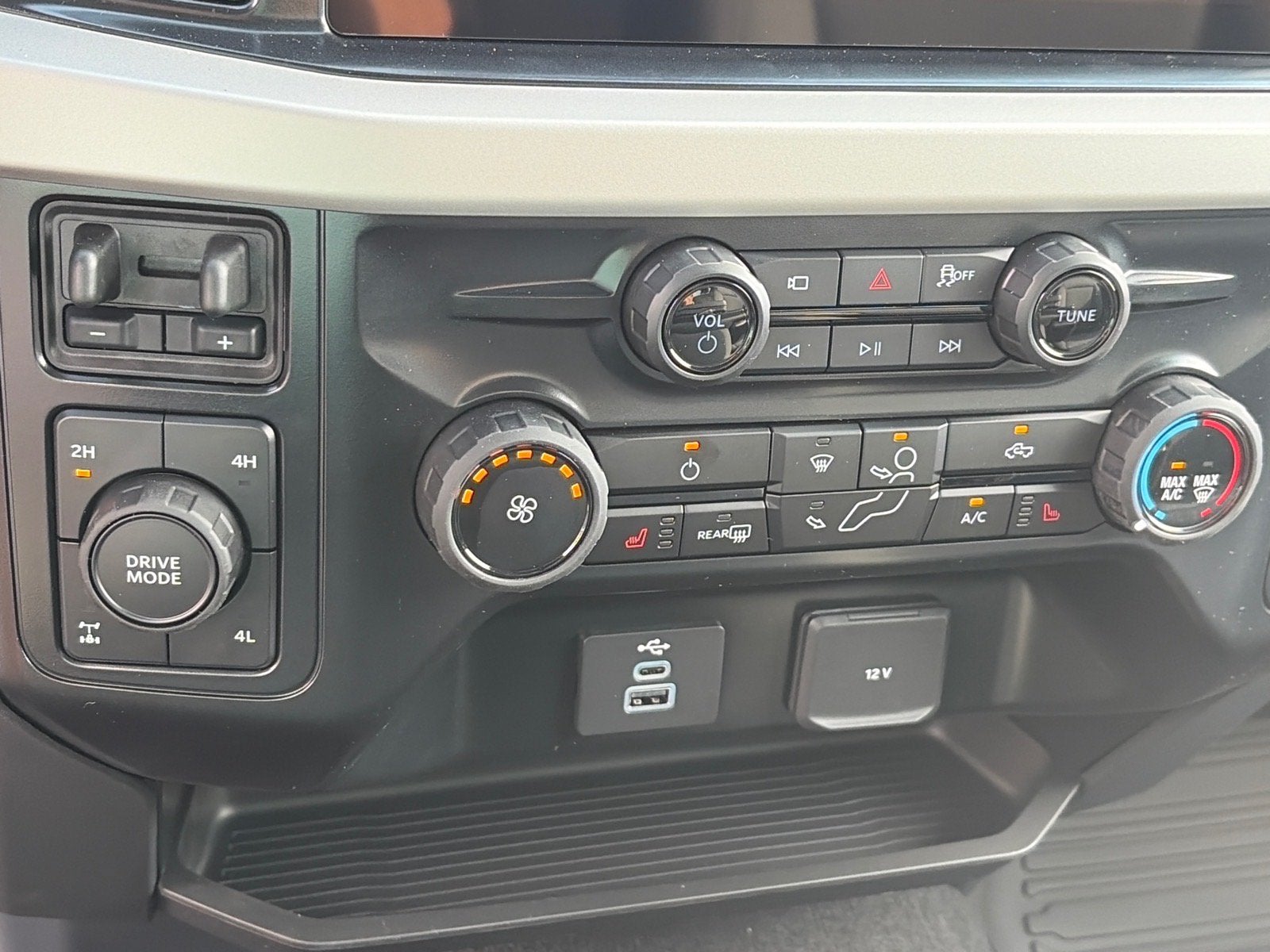 2027 Ford Super Duty F-250 SRW XLT