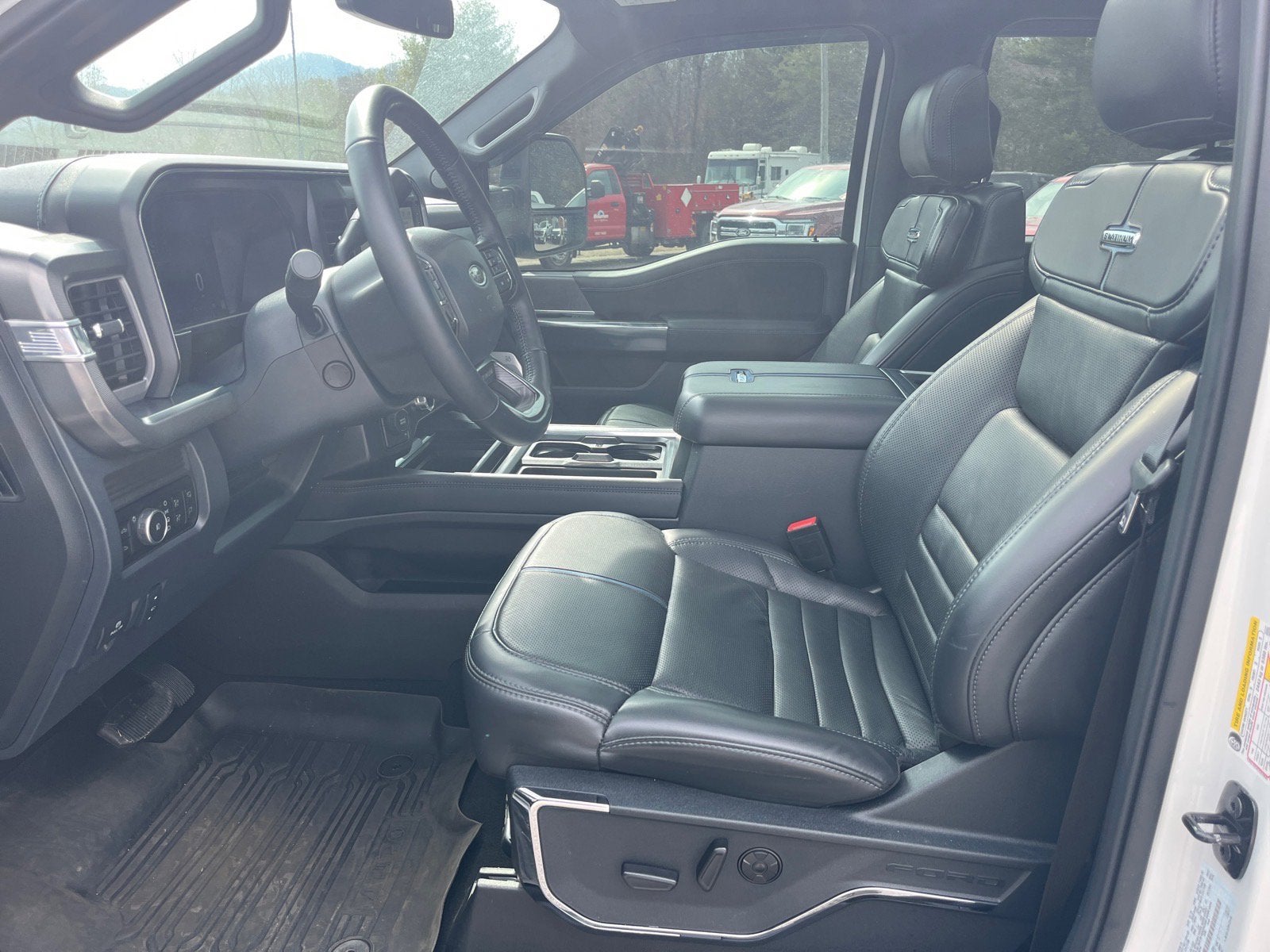 2025 Ford Super Duty F-350 DRW Platinum