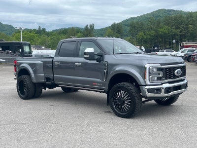 2025 Ford Super Duty F-450 DRW Lariat DRW