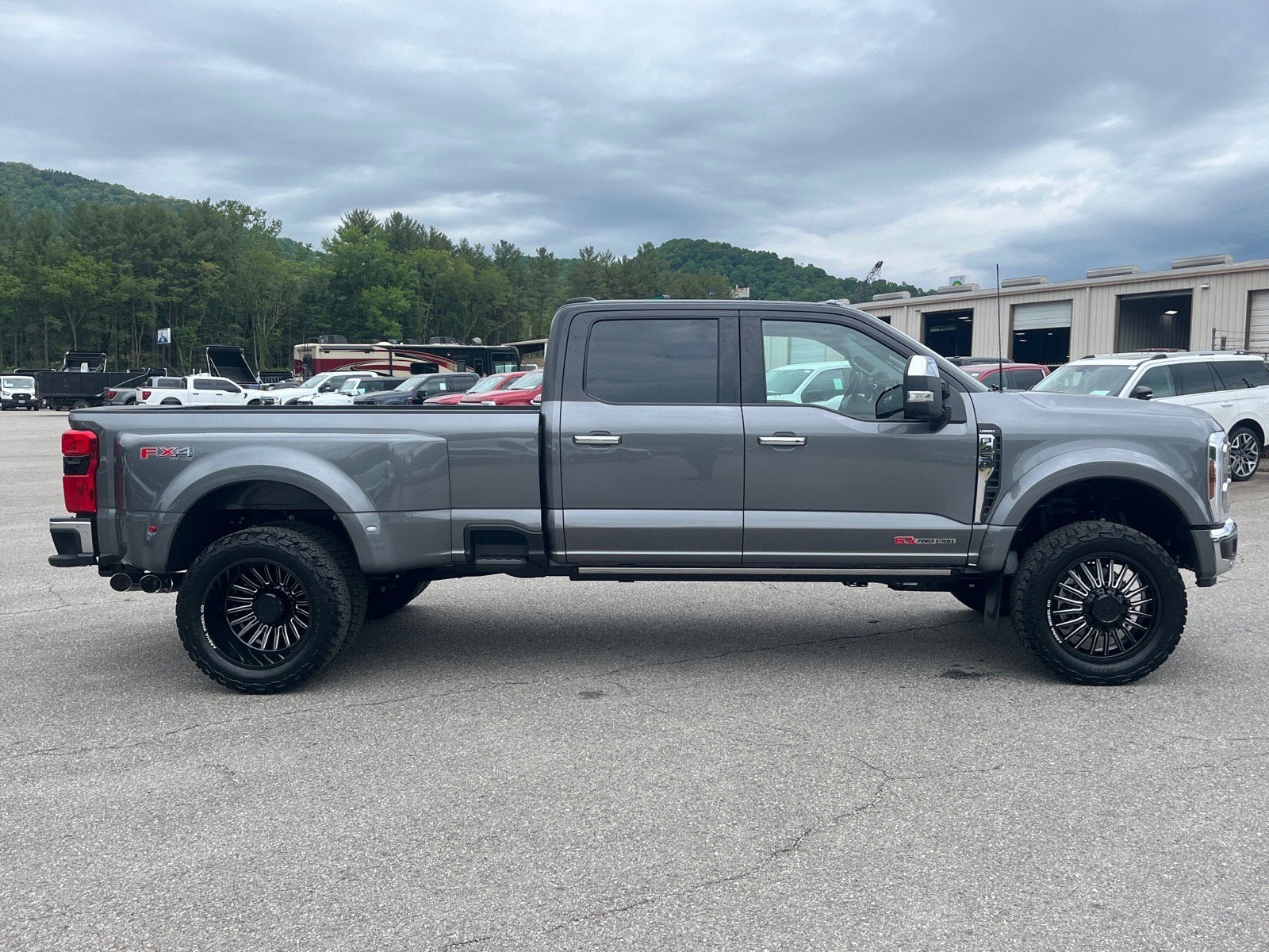 2025 Ford Super Duty F-450 DRW Lariat DRW
