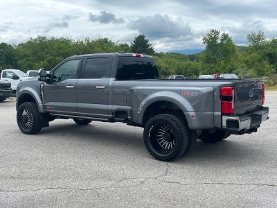 2025 Ford Super Duty F-450 DRW Lariat DRW