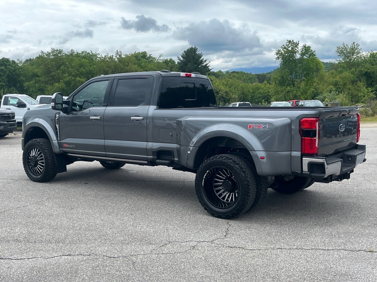 2025 Ford Super Duty F-450 DRW Lariat DRW