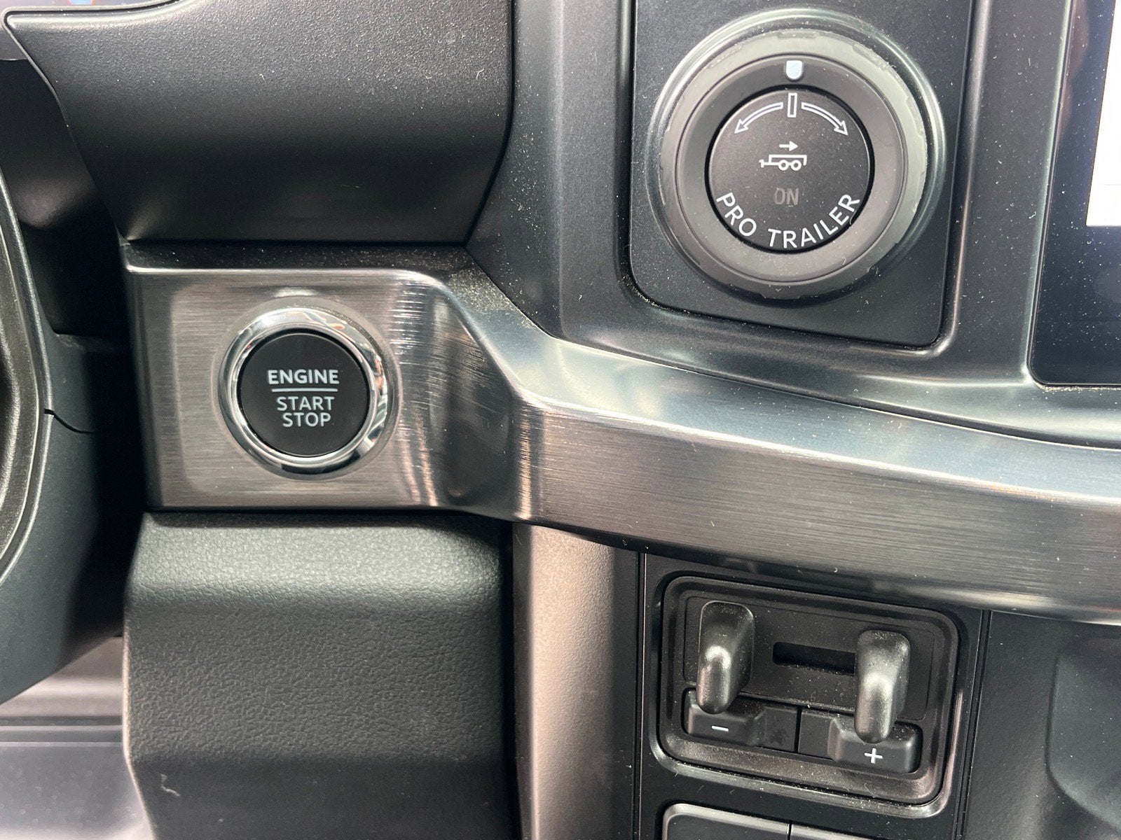 2025 Ford Super Duty F-450 DRW Lariat DRW