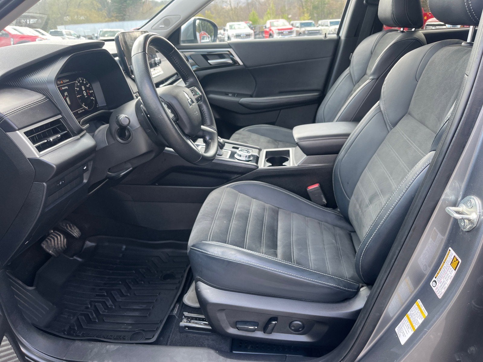 2024 Mitsubishi Outlander SE