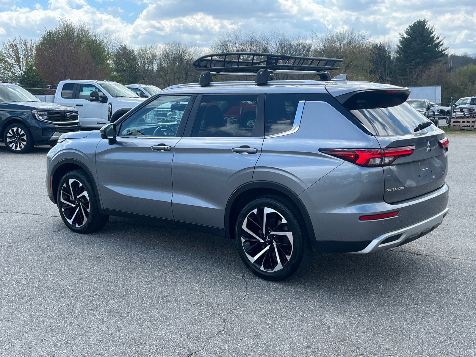 2024 Mitsubishi Outlander SE