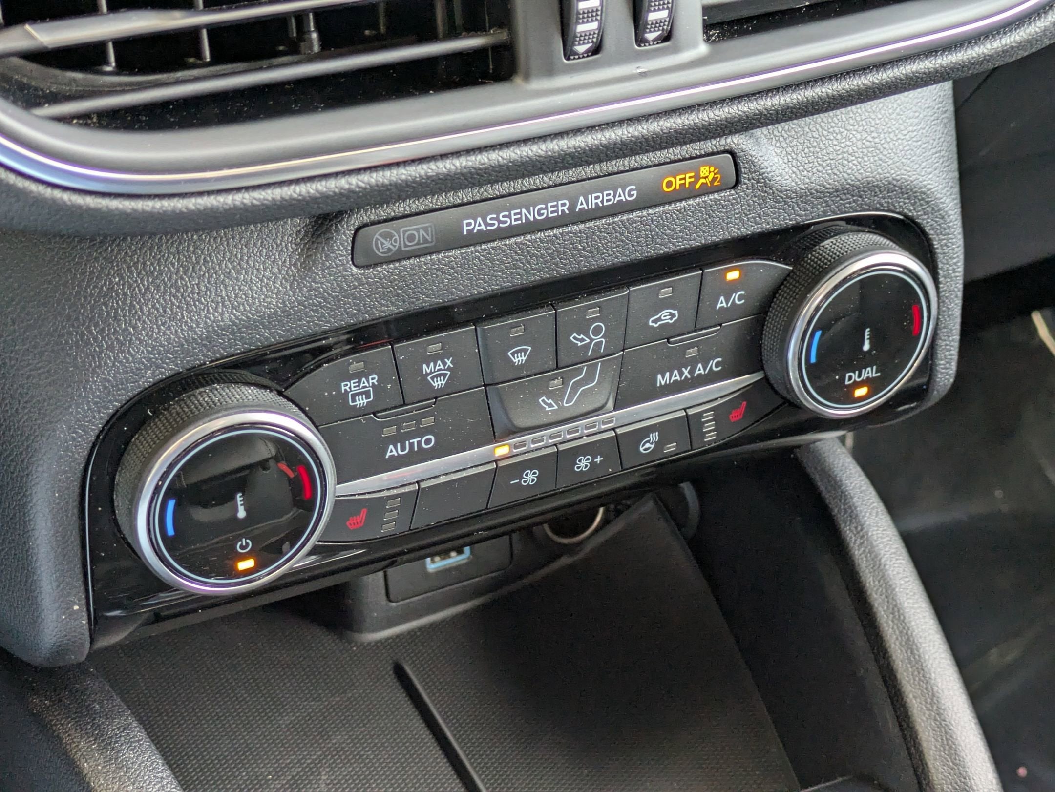 2022 Ford Escape Titanium Hybrid