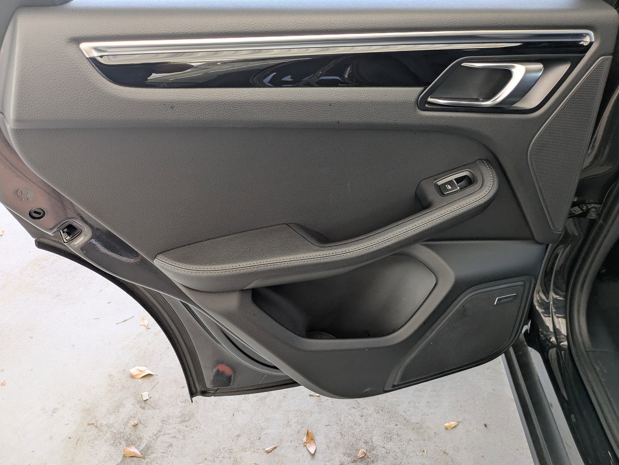 2024 Porsche Macan T