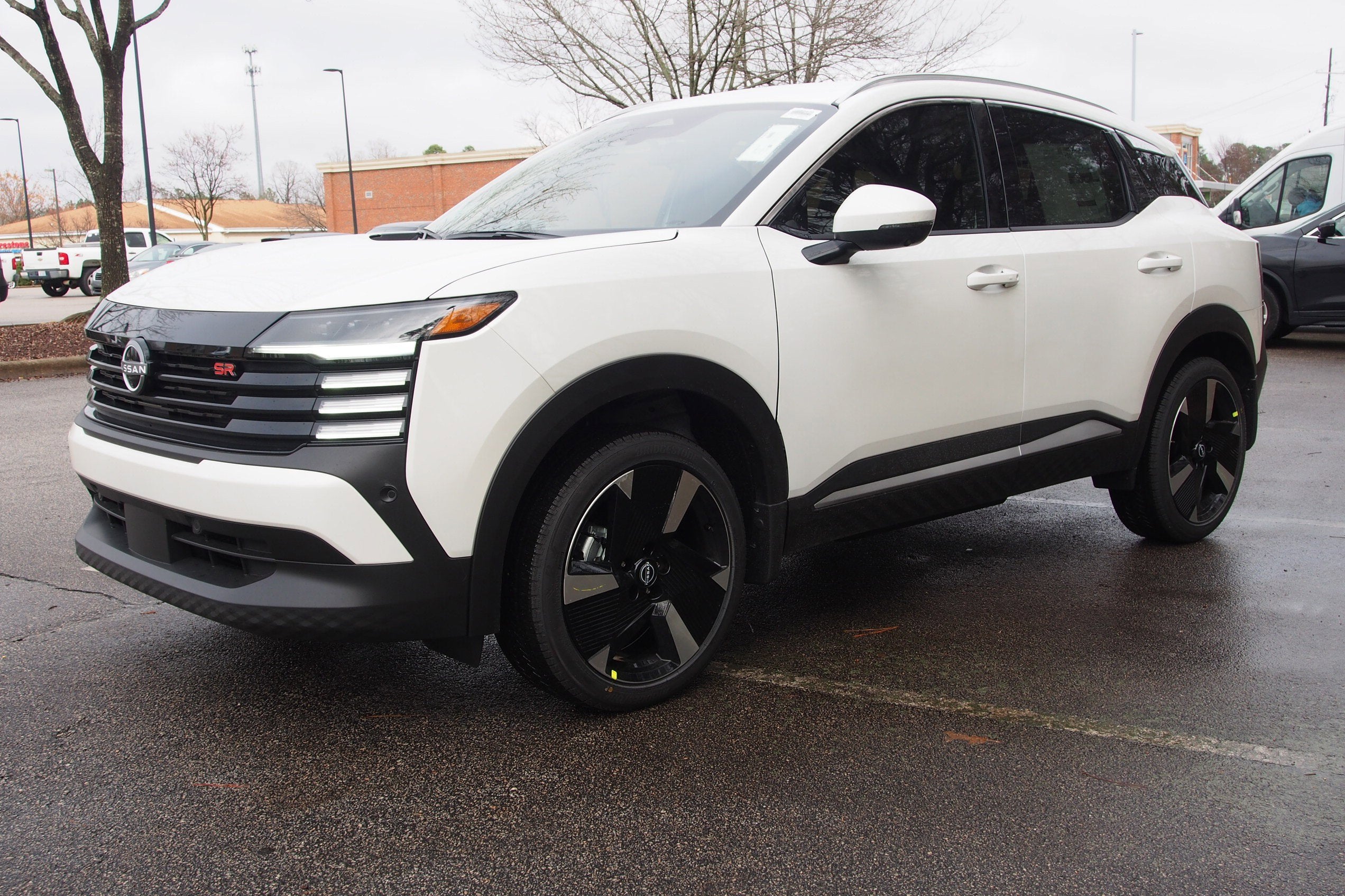 2025 Nissan Kicks SR