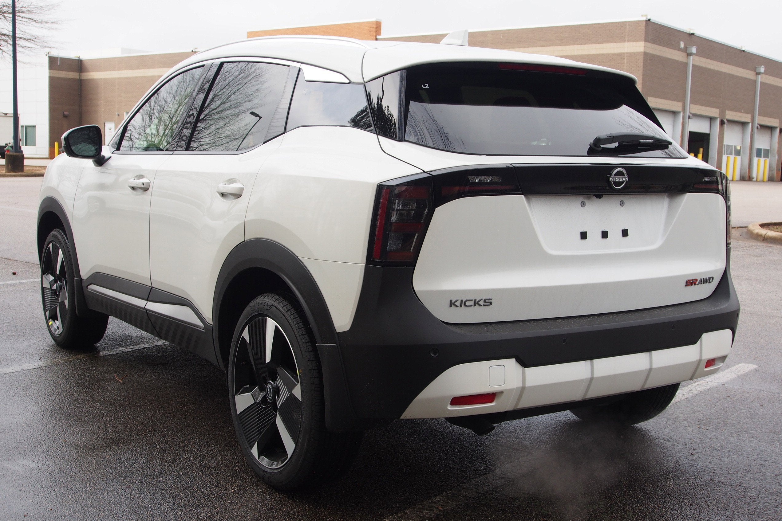 2025 Nissan Kicks SR