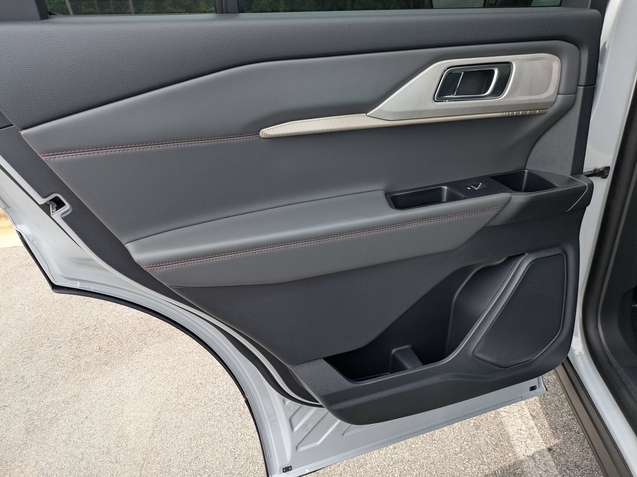 2026 Ford Explorer Active w/200A Pkg