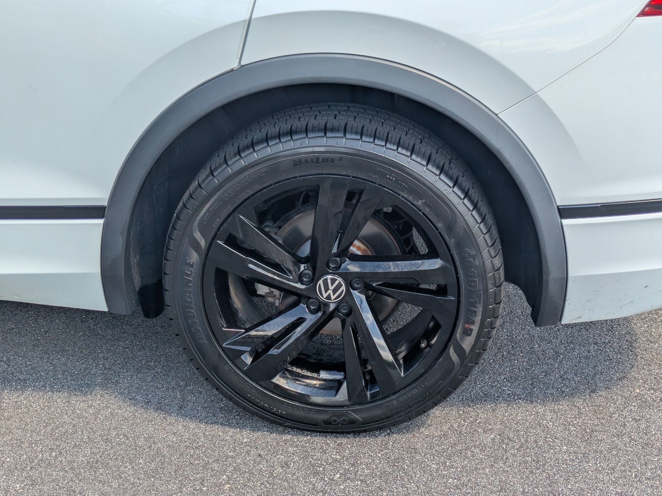 2024 Volkswagen Tiguan SE R-Line Black