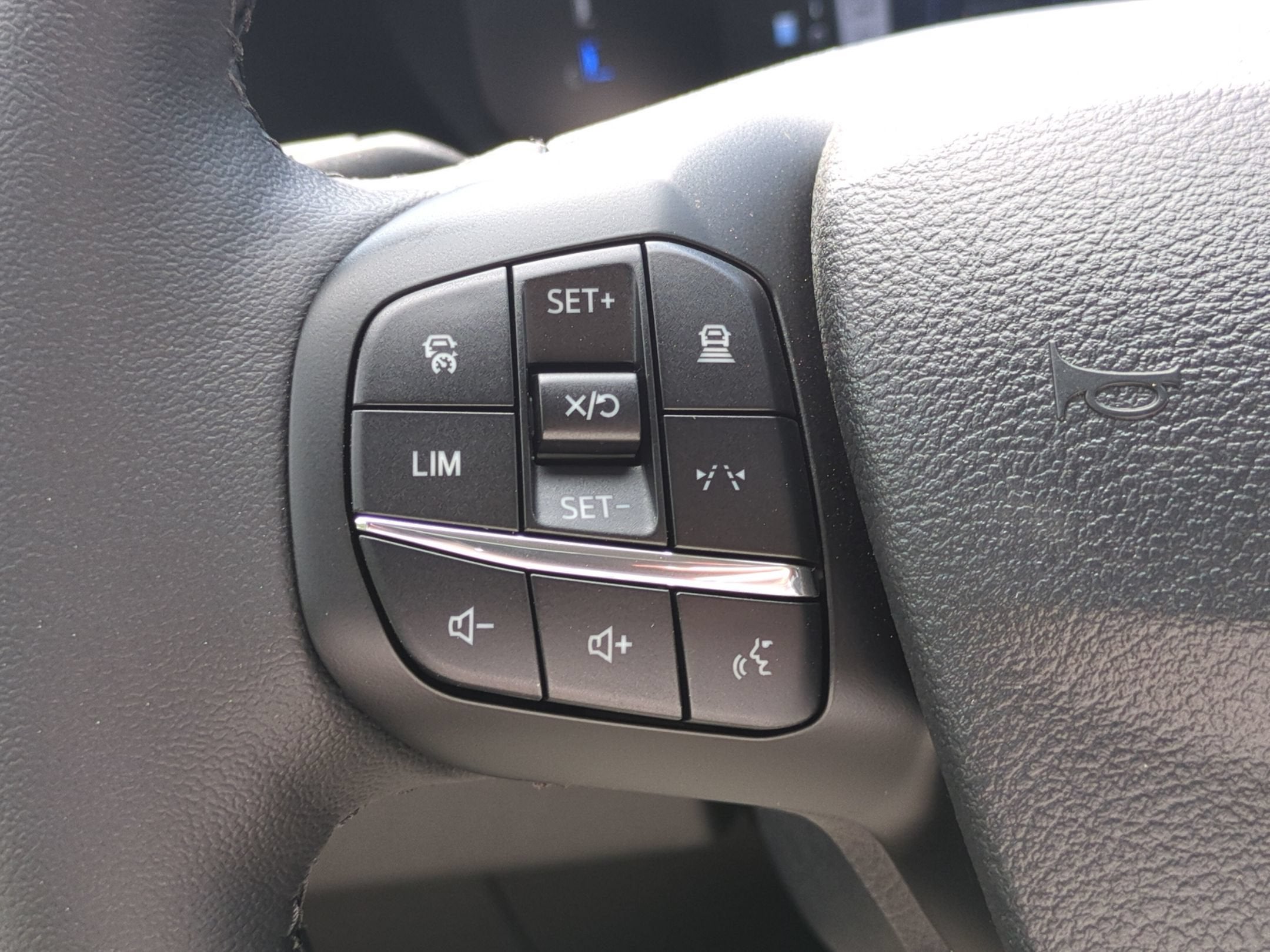 2027 Ford Transit 15 Passenger Wagon XLT