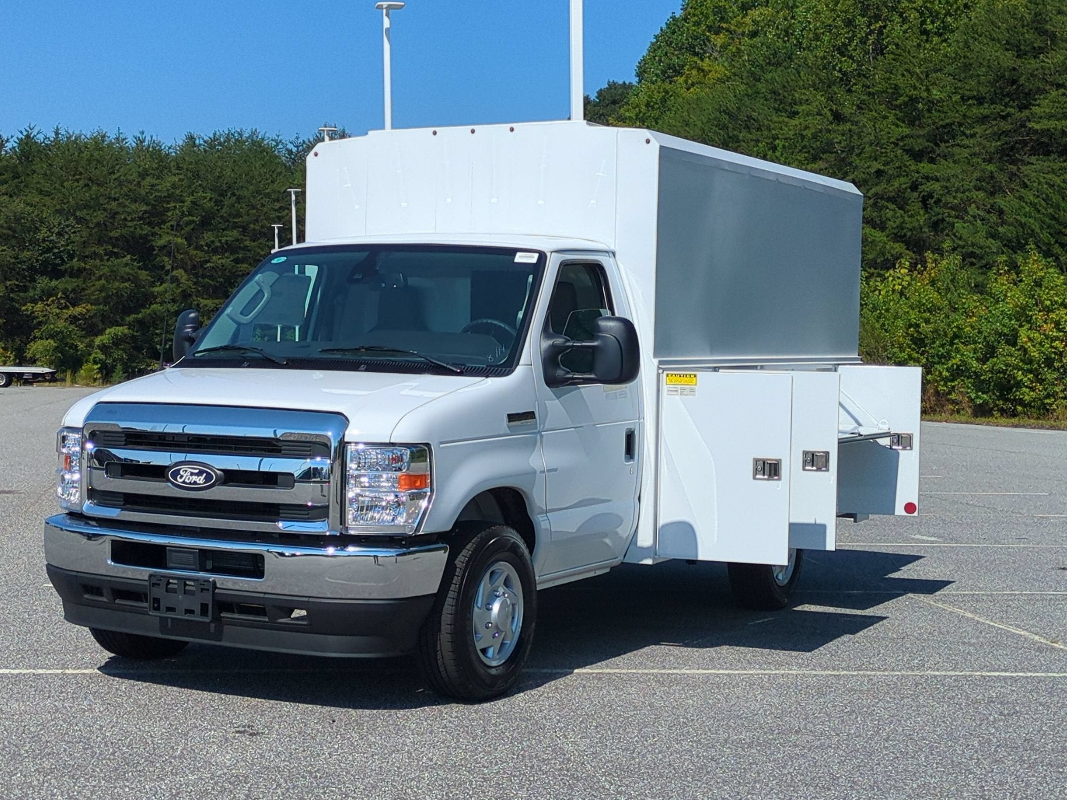 2027 Ford E-Series Cutaway Base