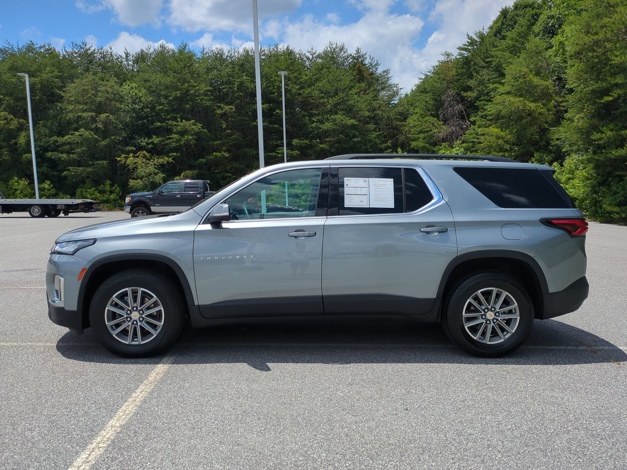2023 Chevrolet Traverse LT Cloth