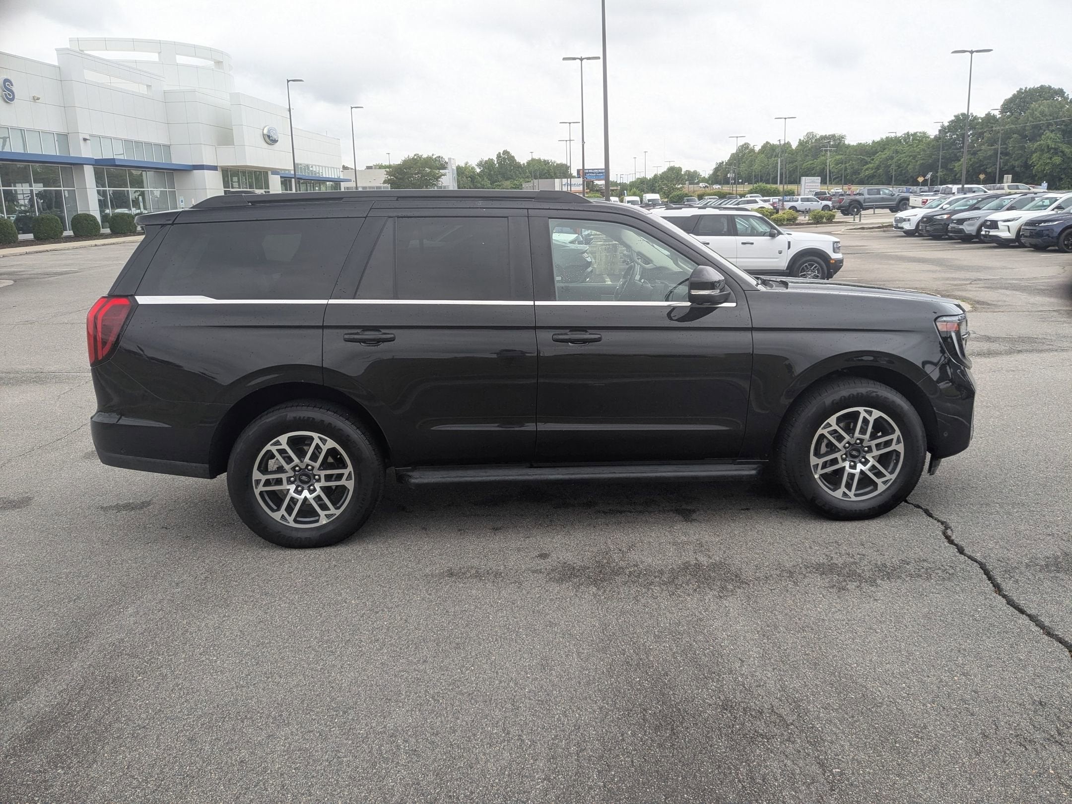 2025 Ford Expedition Active