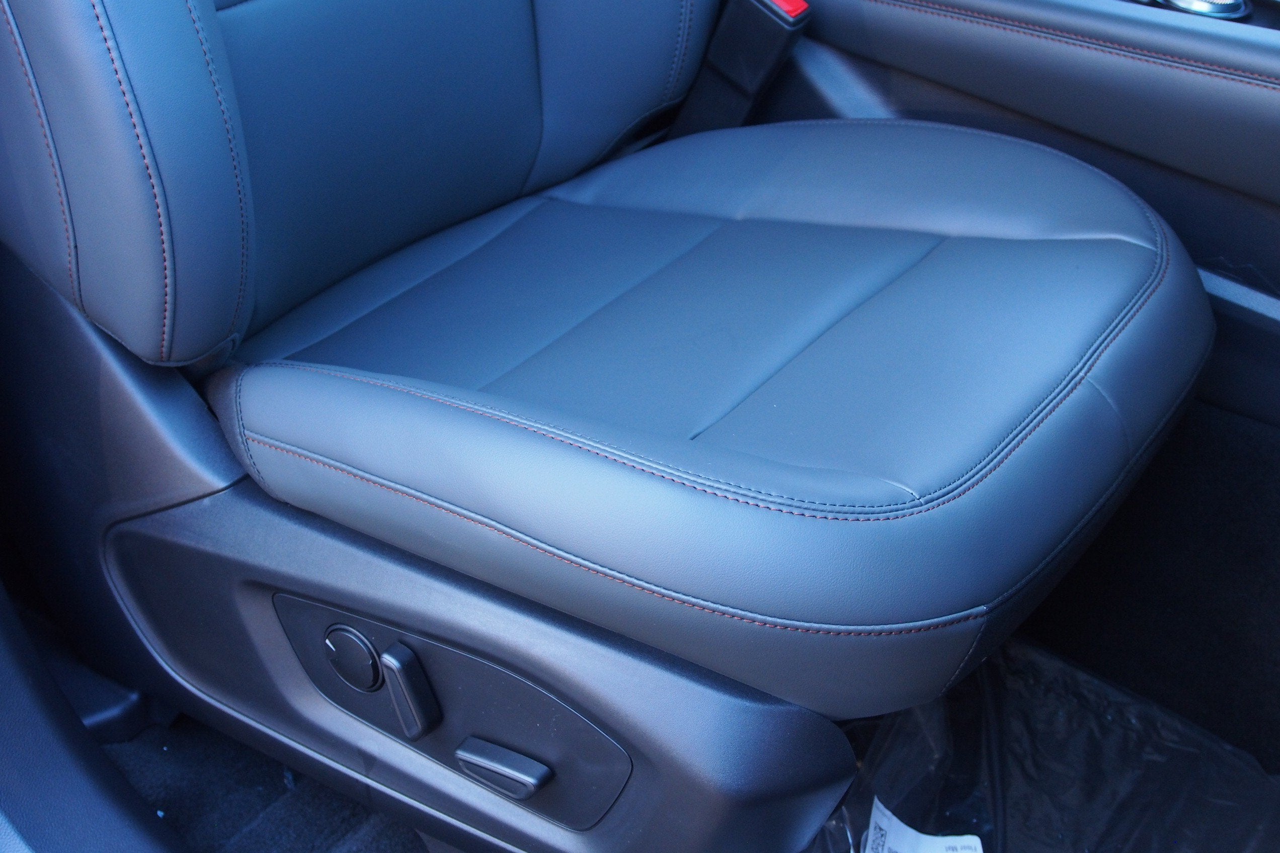 2027 Ford Explorer Active w/200A Pkg