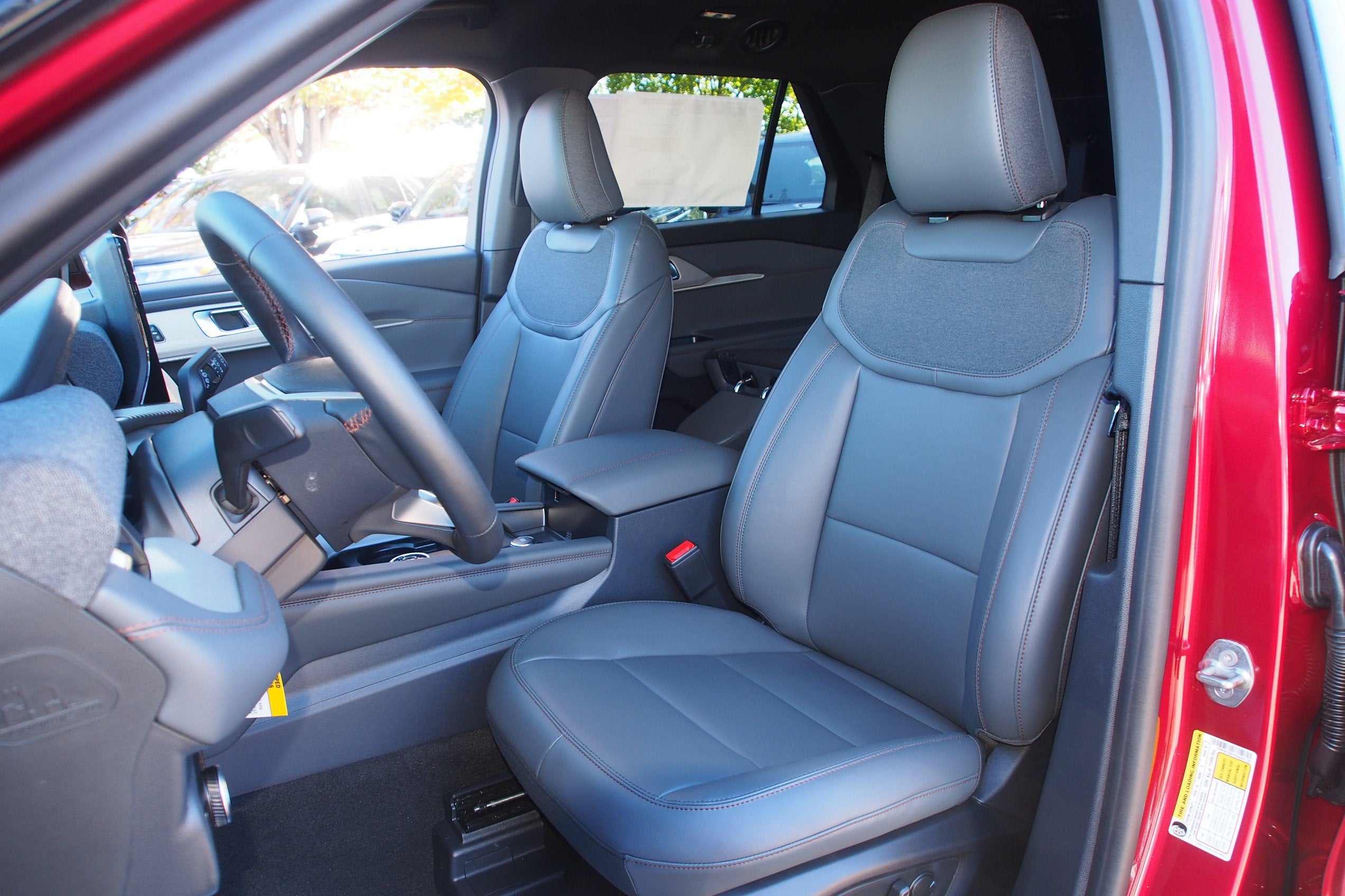 2027 Ford Explorer Active w/200A Pkg