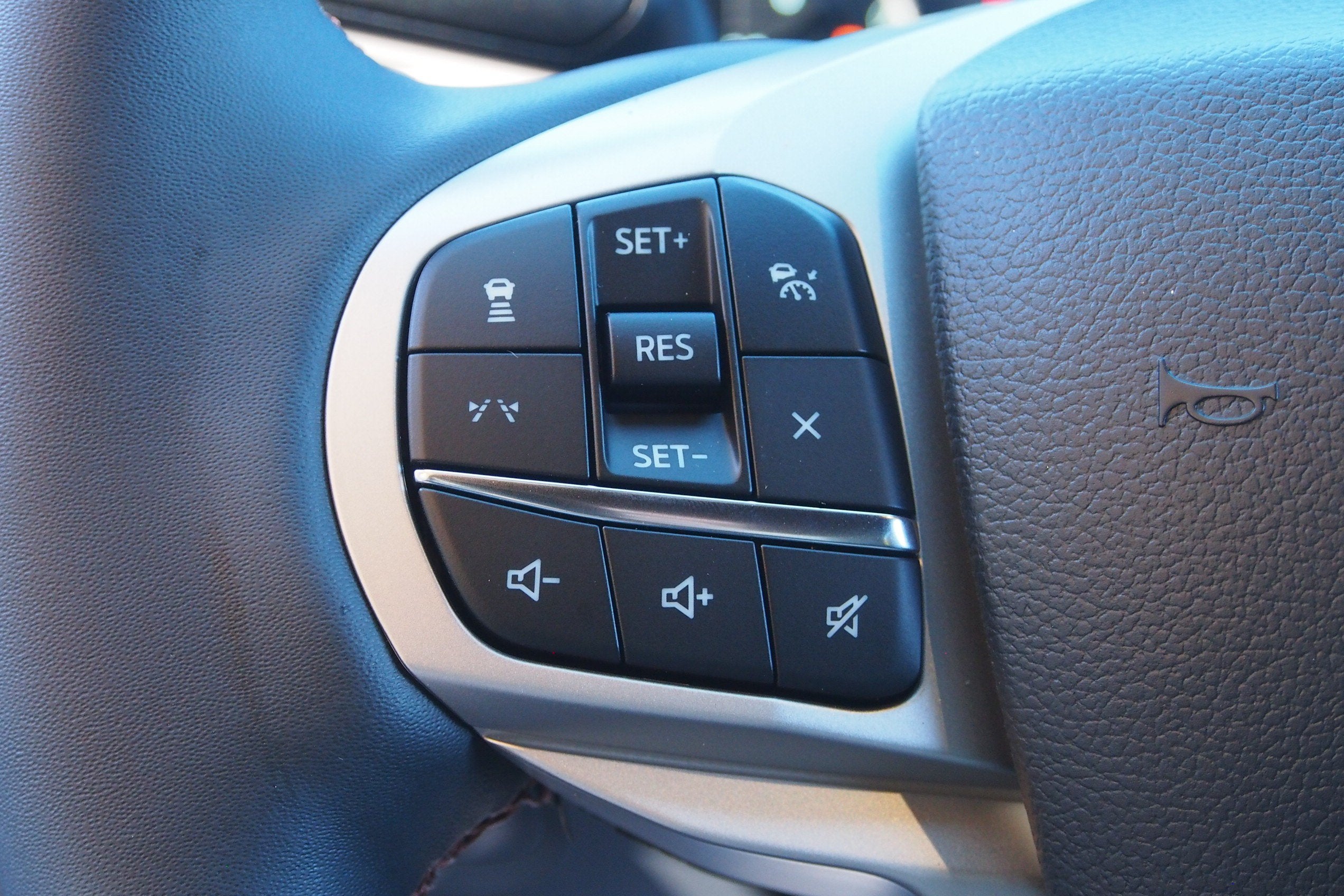 2027 Ford Explorer Active w/200A Pkg
