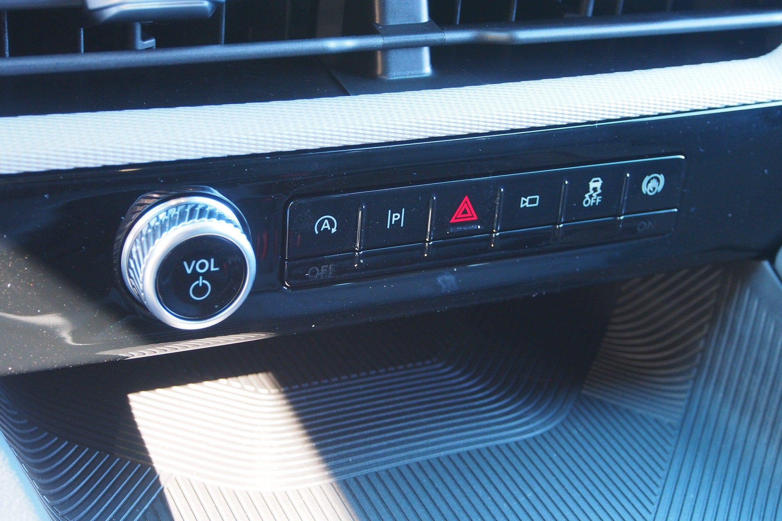 2027 Ford Explorer Active w/200A Pkg