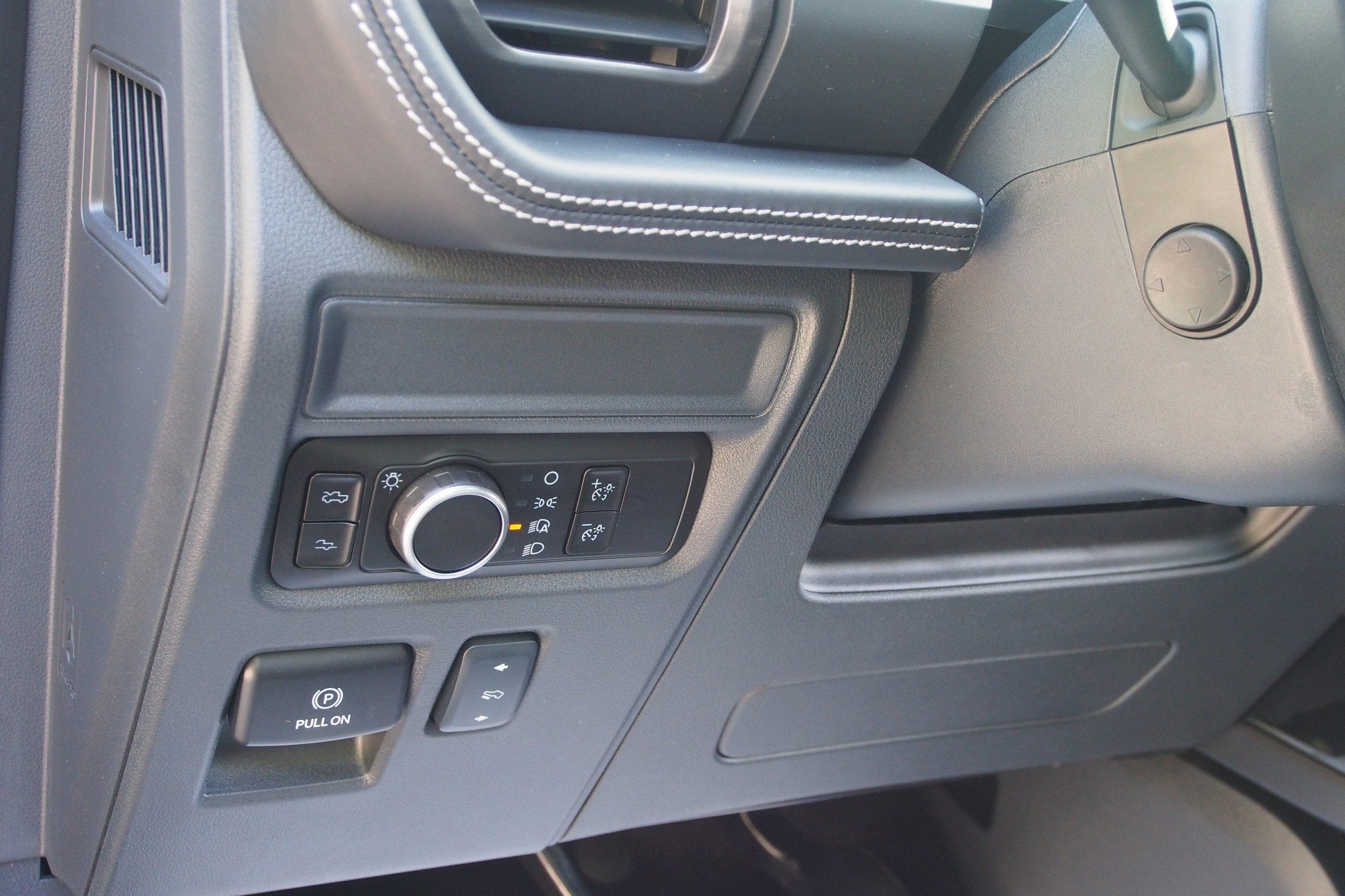 2025 Ford F-150 Lightning Platinum