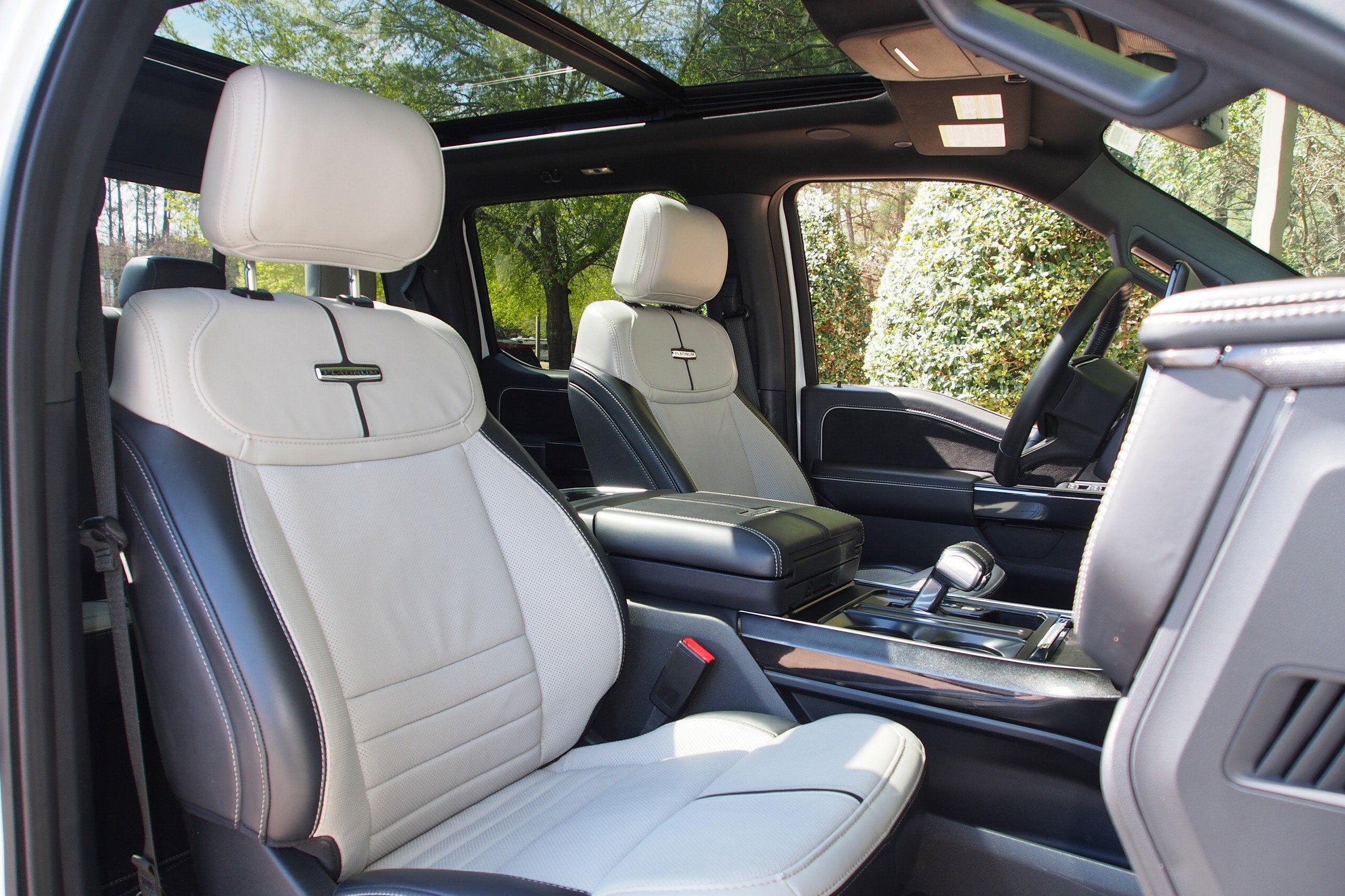 2025 Ford F-150 Lightning Platinum