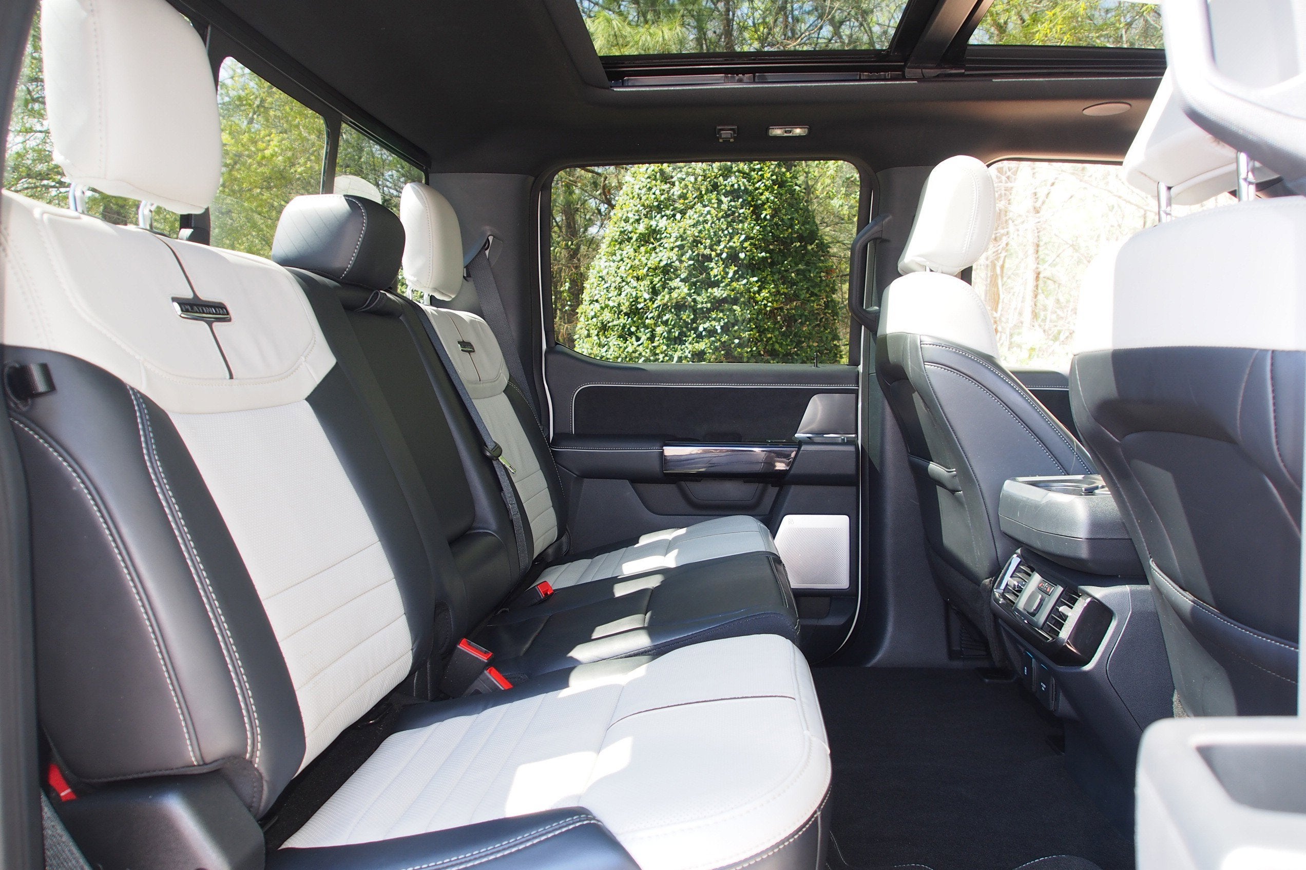 2025 Ford F-150 Lightning Platinum