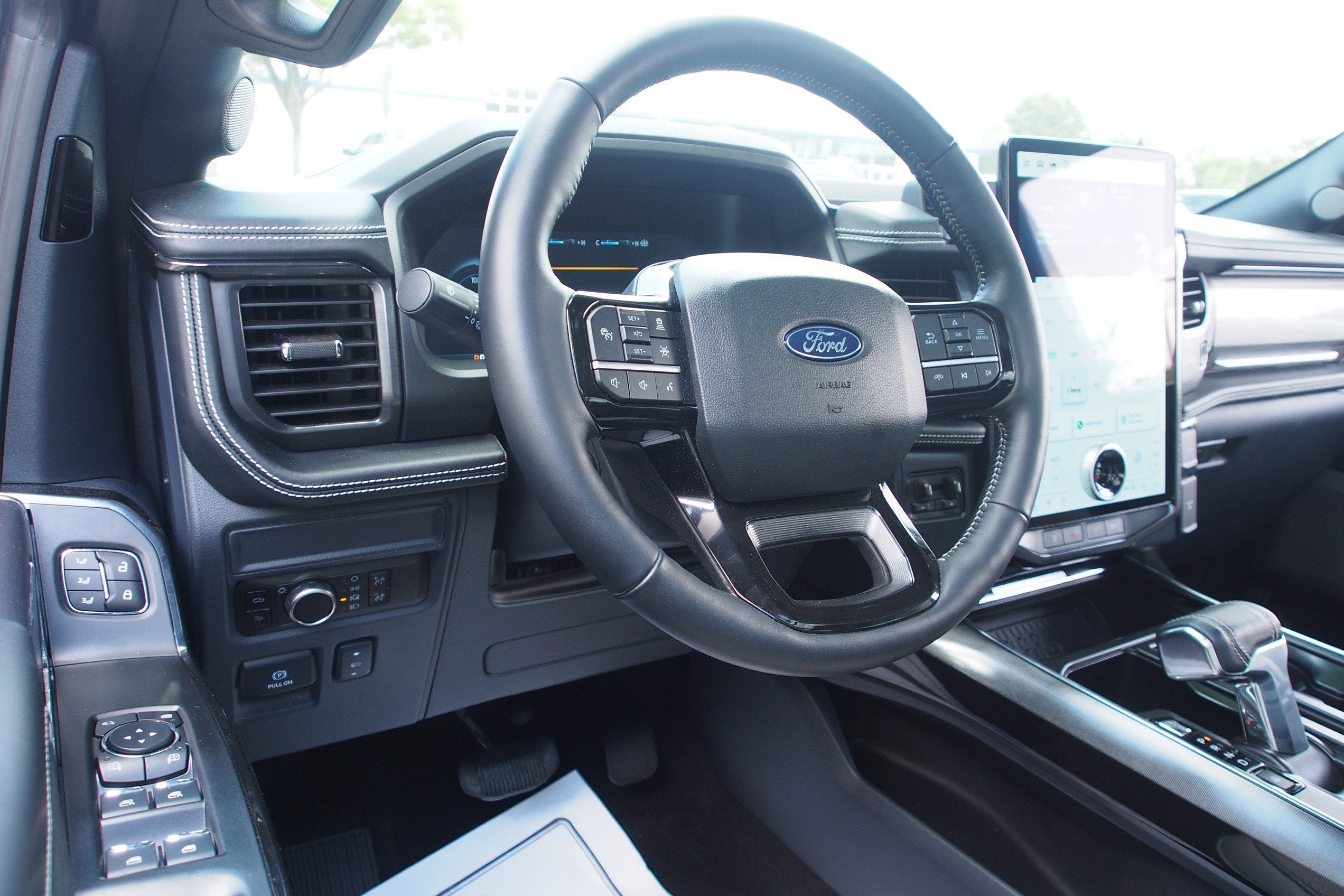 2025 Ford F-150 Lightning Platinum