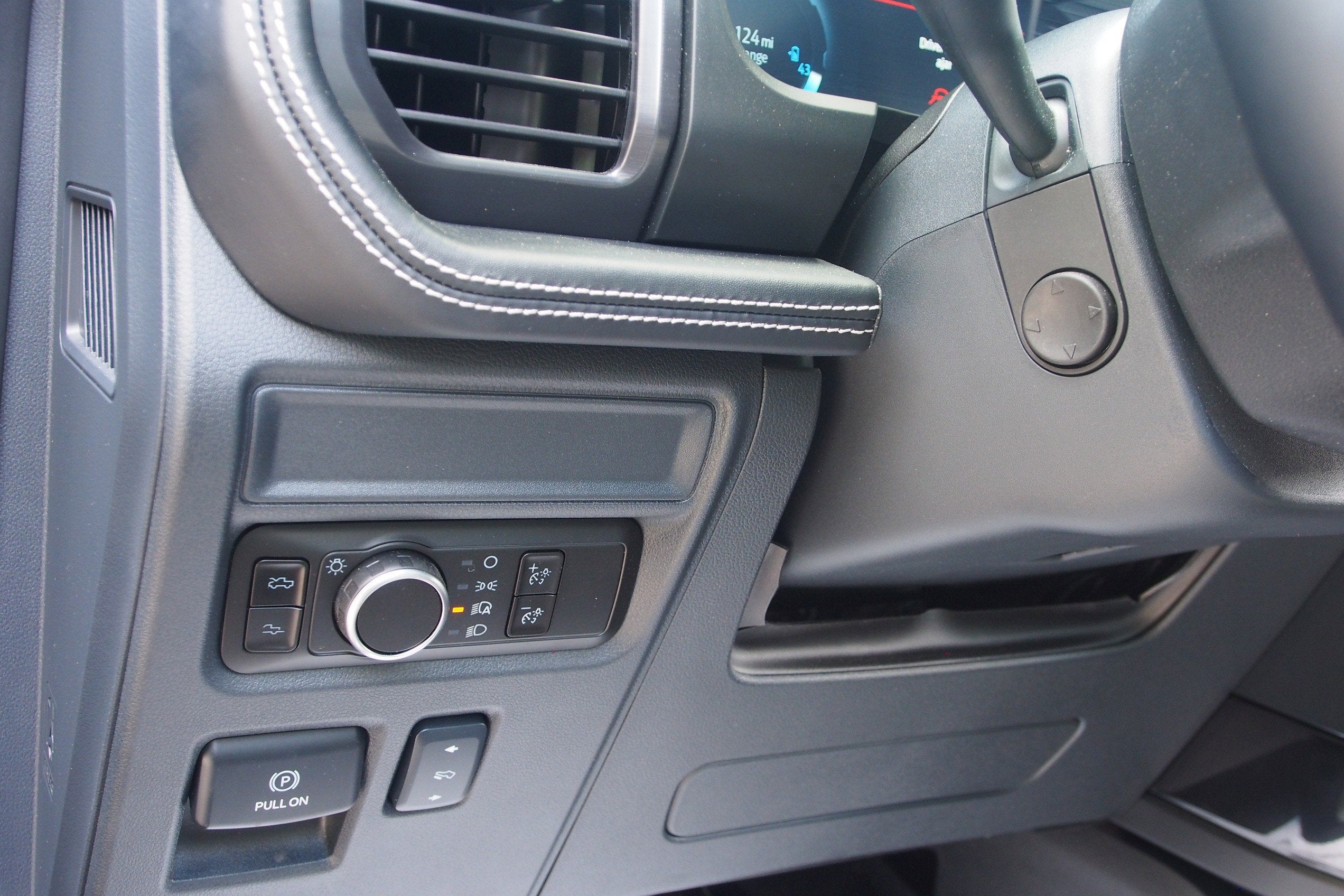 2025 Ford F-150 Lightning Platinum