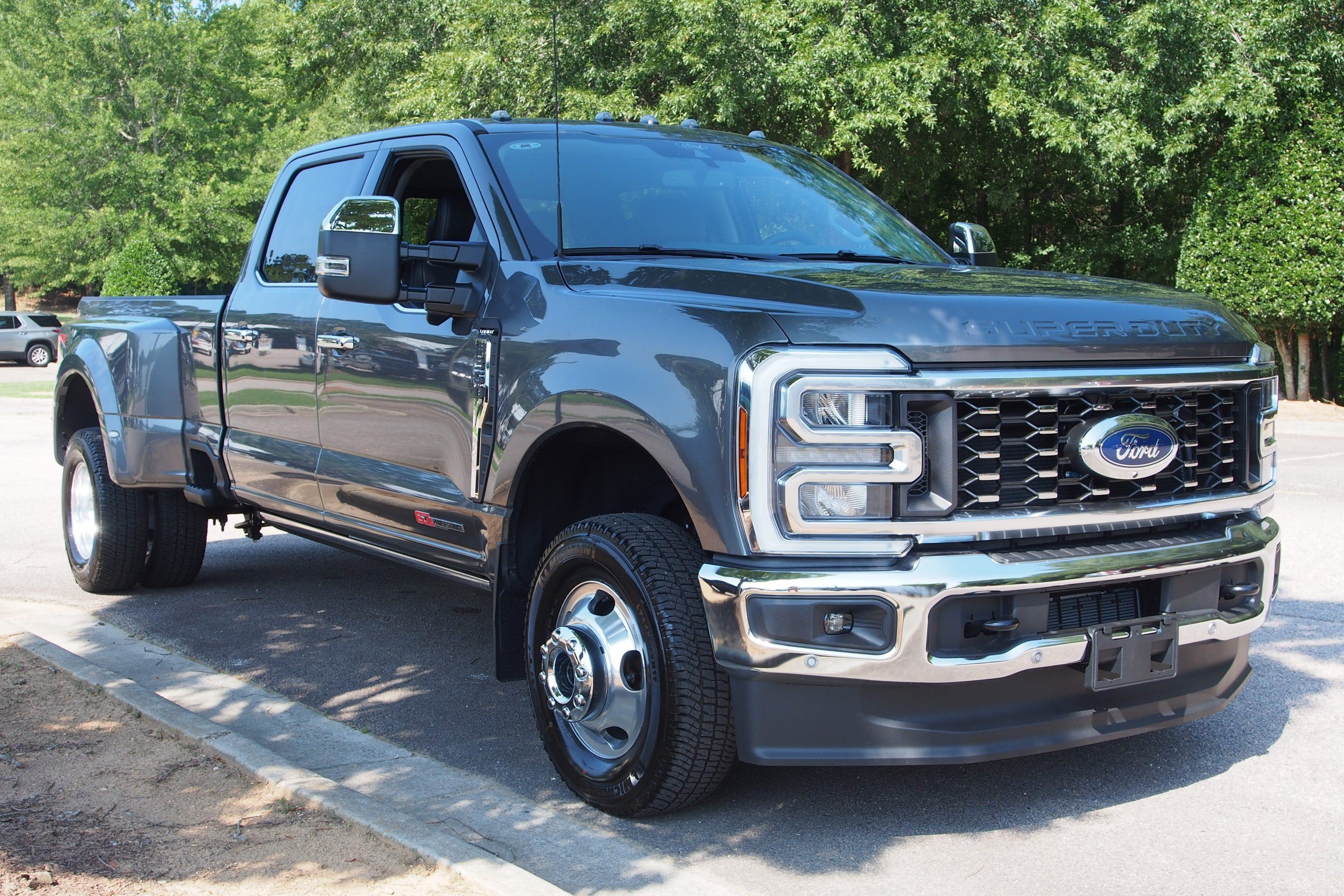 2026 Ford Super Duty F-350 DRW LARIAT