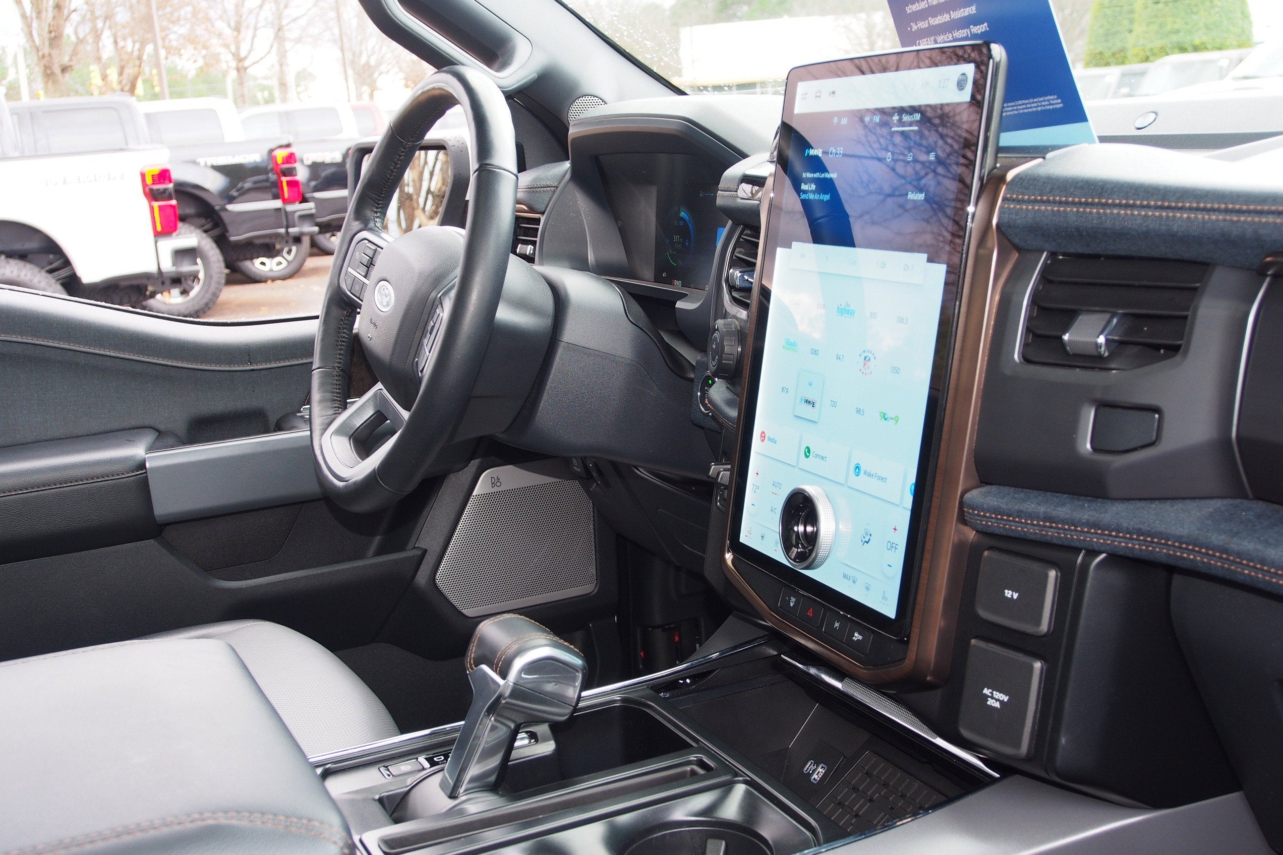 2023 Ford F-150 Lightning LARIAT