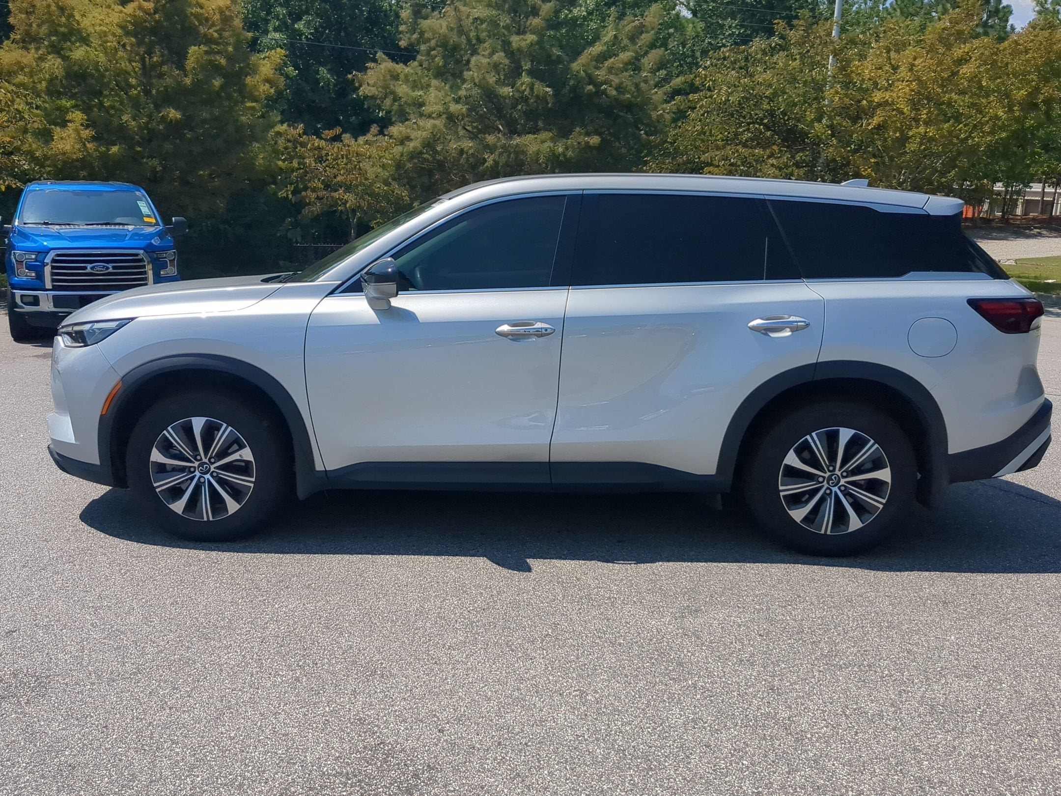 2023 INFINITI QX60 PURE