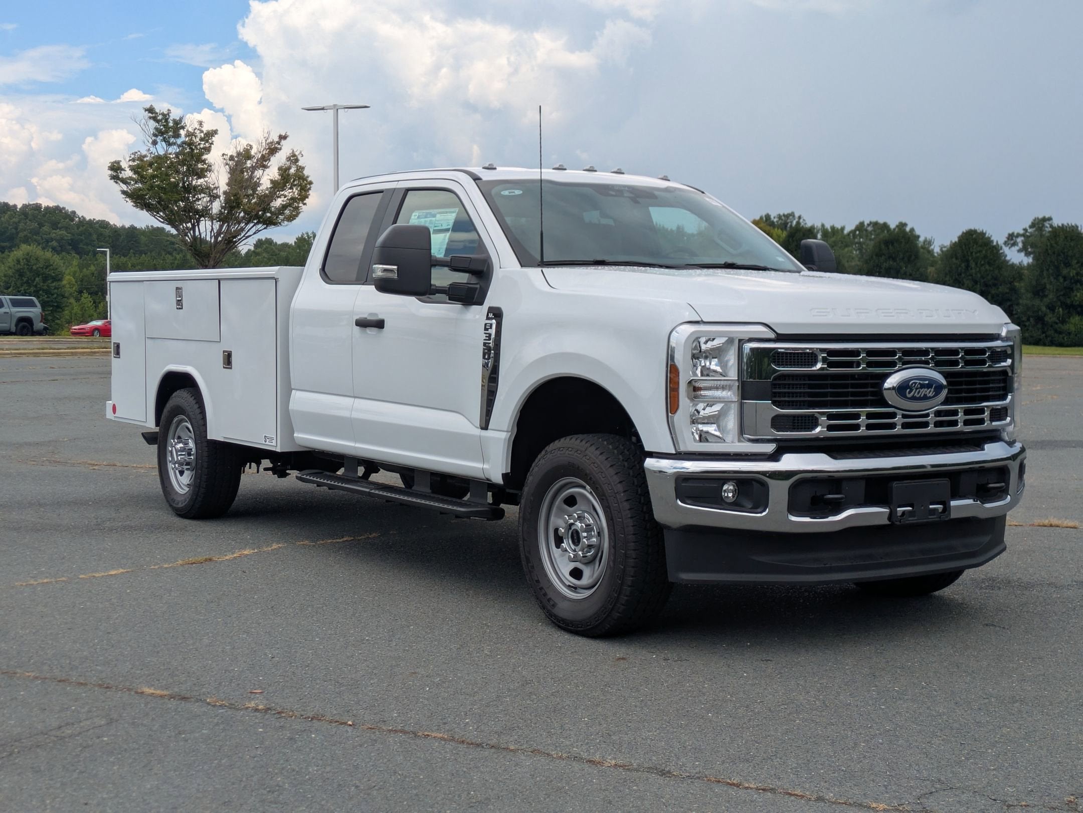 2025 Ford Super Duty F-350 SRW XL