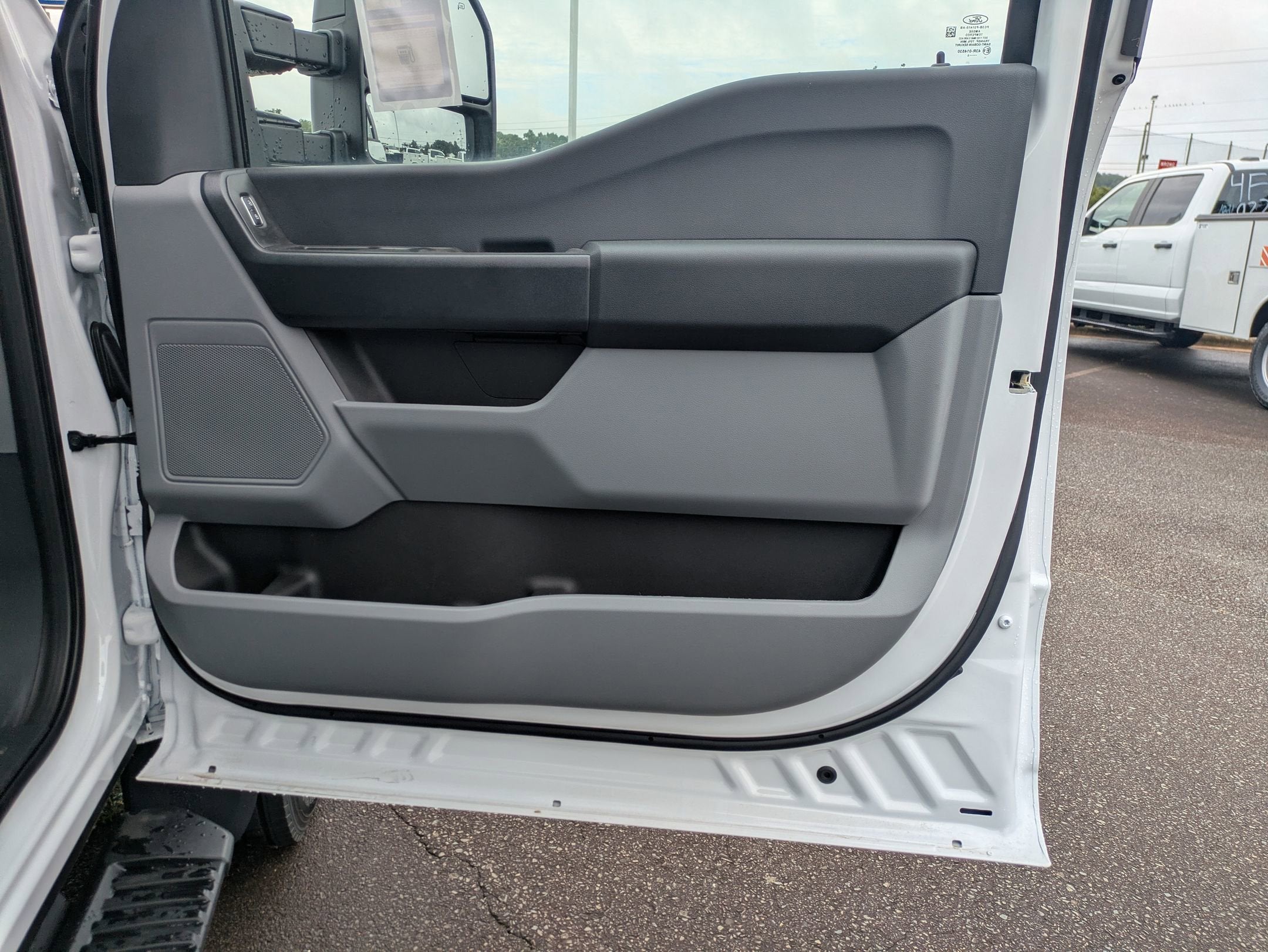 2025 Ford Super Duty F-600 DRW XL