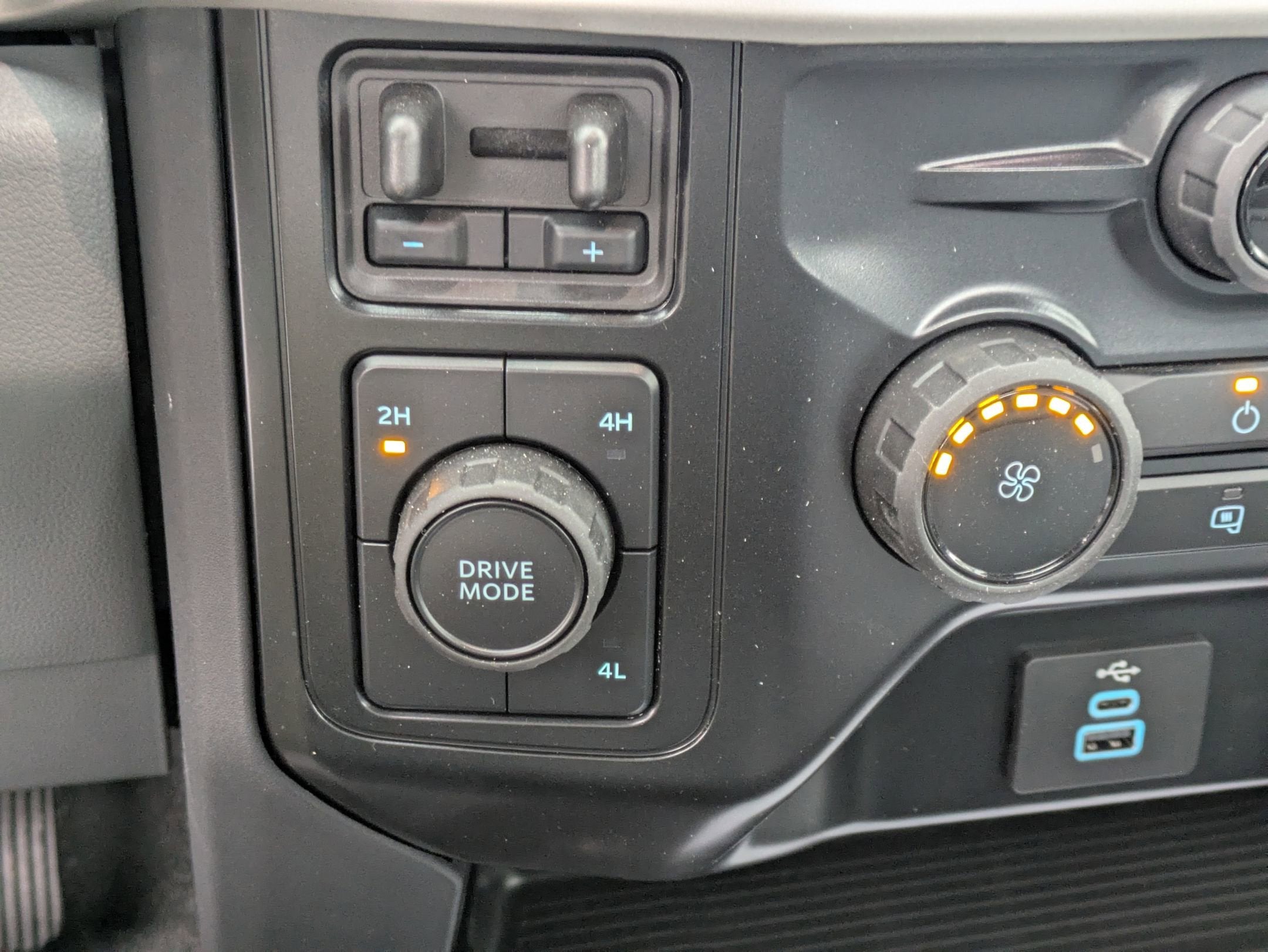 2025 Ford Super Duty F-600 DRW XL