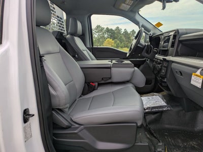 2025 Ford Super Duty F-600 DRW XL