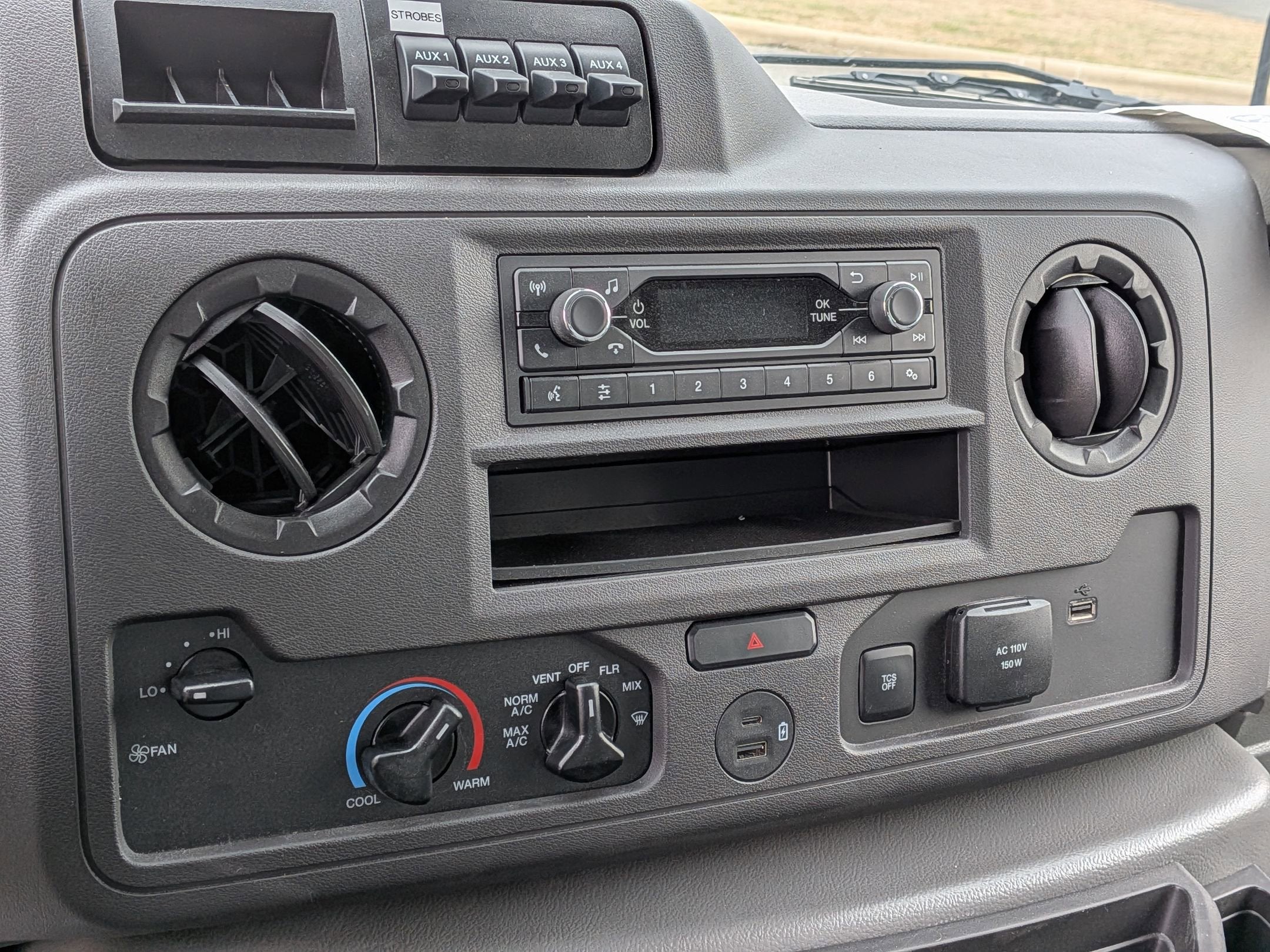 2026 Ford E-Series Cutaway Base